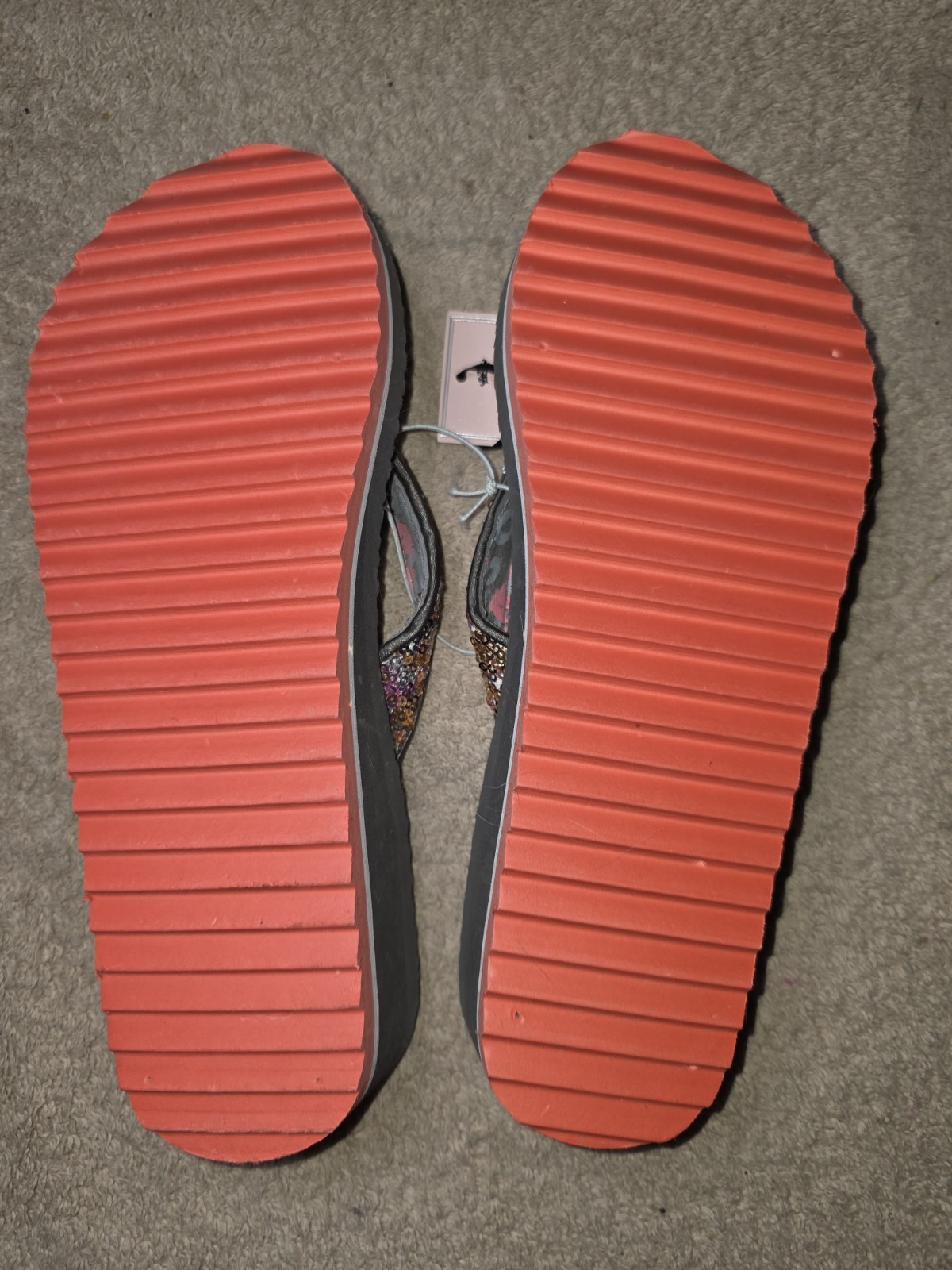 NWT Juicy Couture Gray Sequin Strap Heart Logo Flip Flop Sandals Women’s US 8