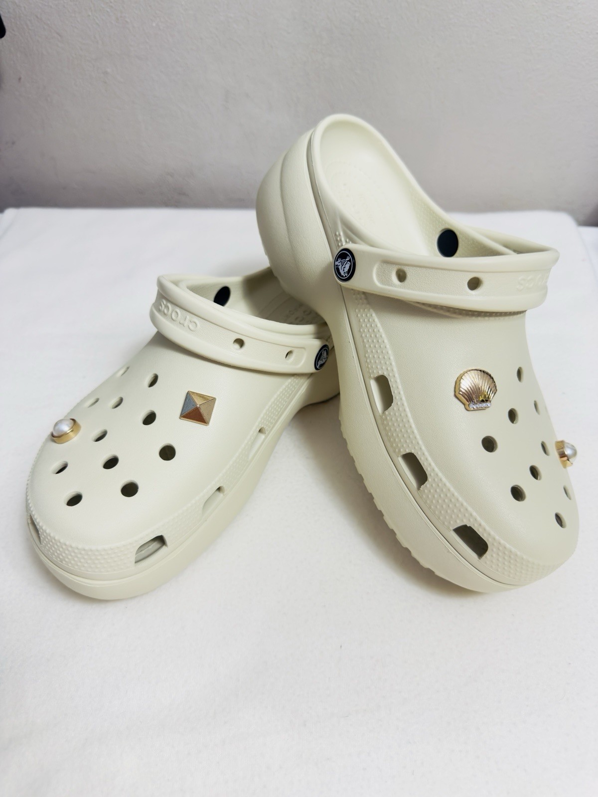 Crocs Classic Platform Clogs Bone Beige Gold Pearl Charms Women’s Size 10 NWOT