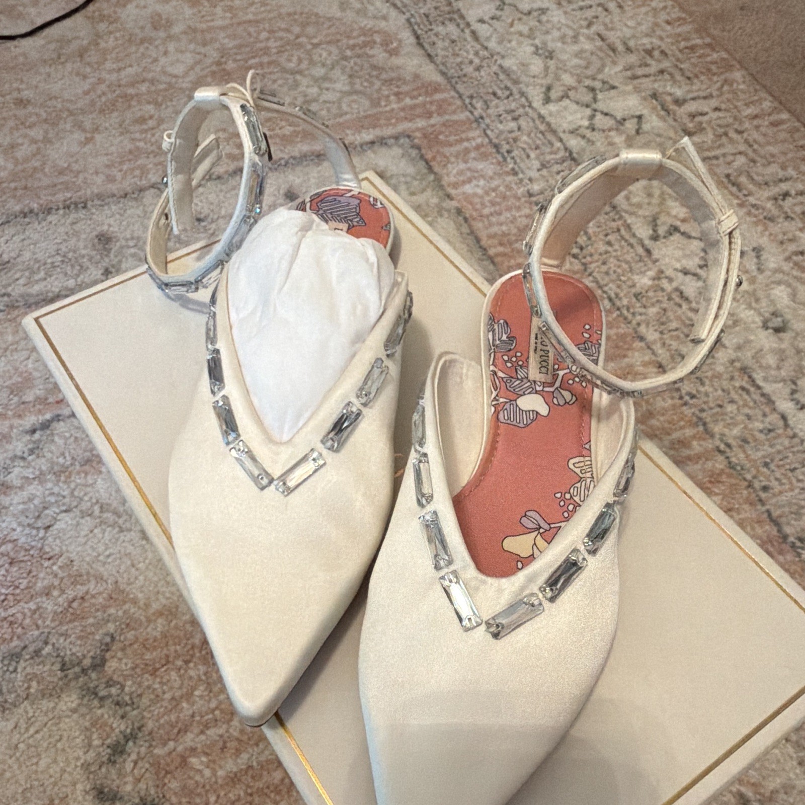NIB Emilio Pucci Ivory Satin Crystal Jeweled Ankle Strap Pointed Flats Size 37