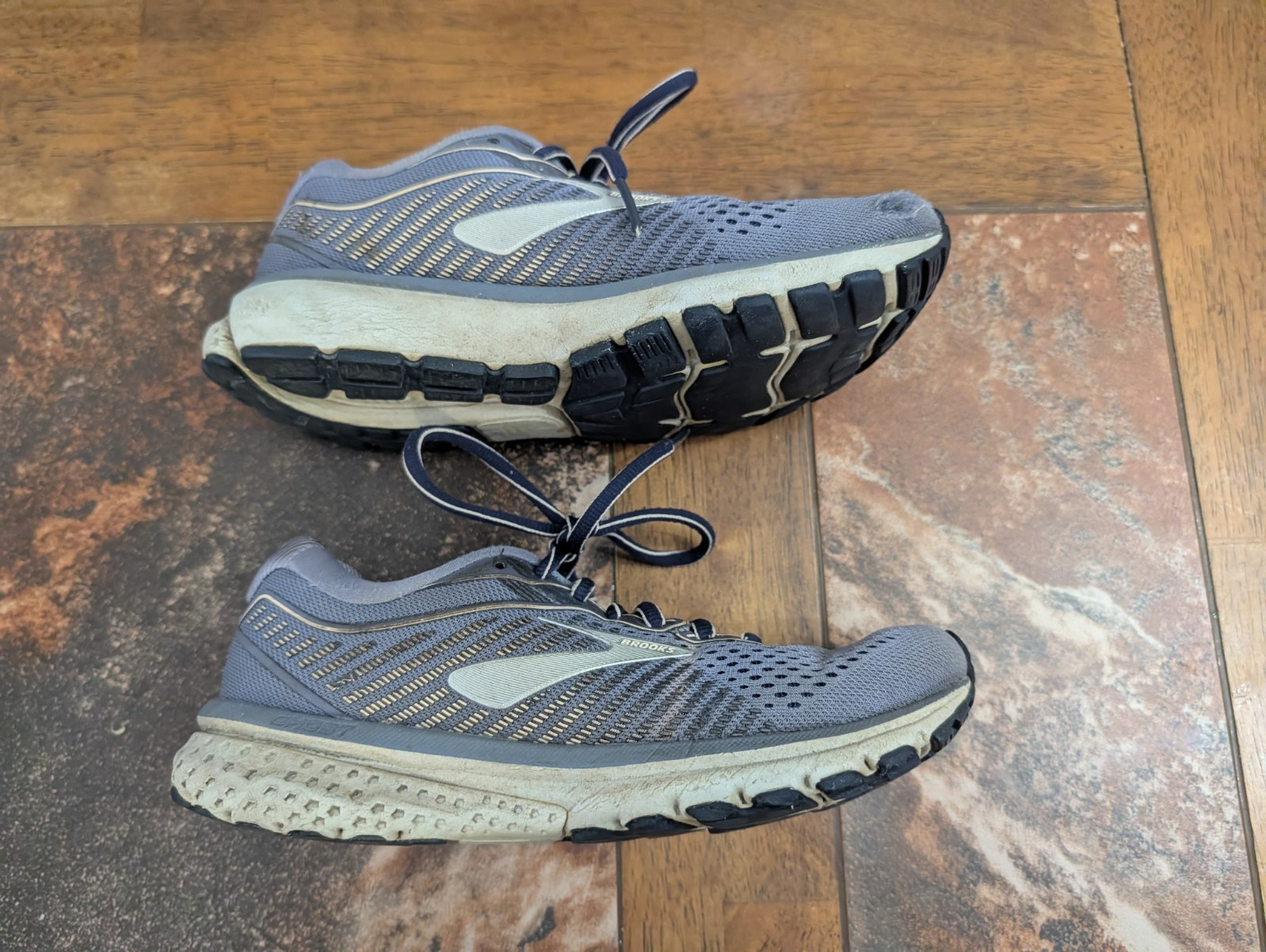 Brooks Womens Ghost 12 Running Shoes Gray Mesh Lightweight EVA 6 B