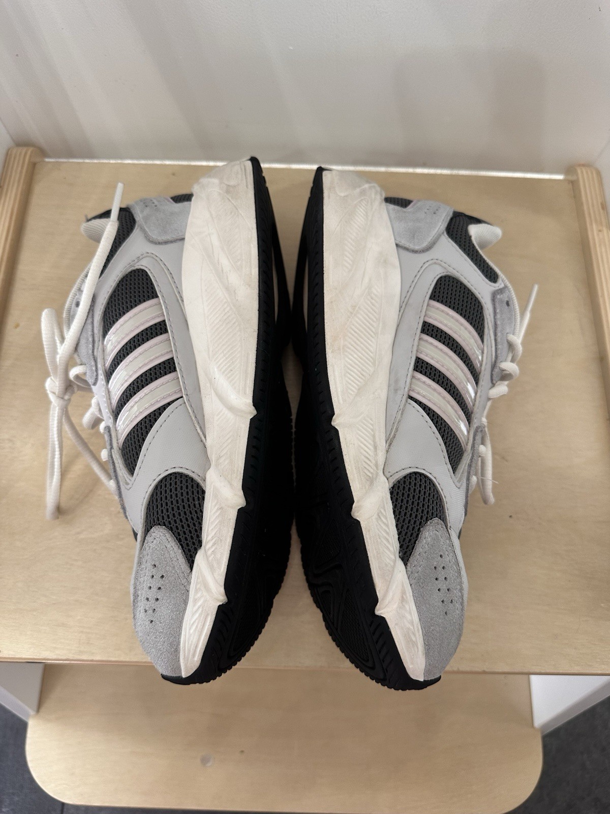 adidas Low Top Lace-Up Athletic Sneakers Gray/White/Black Style Code IG4470