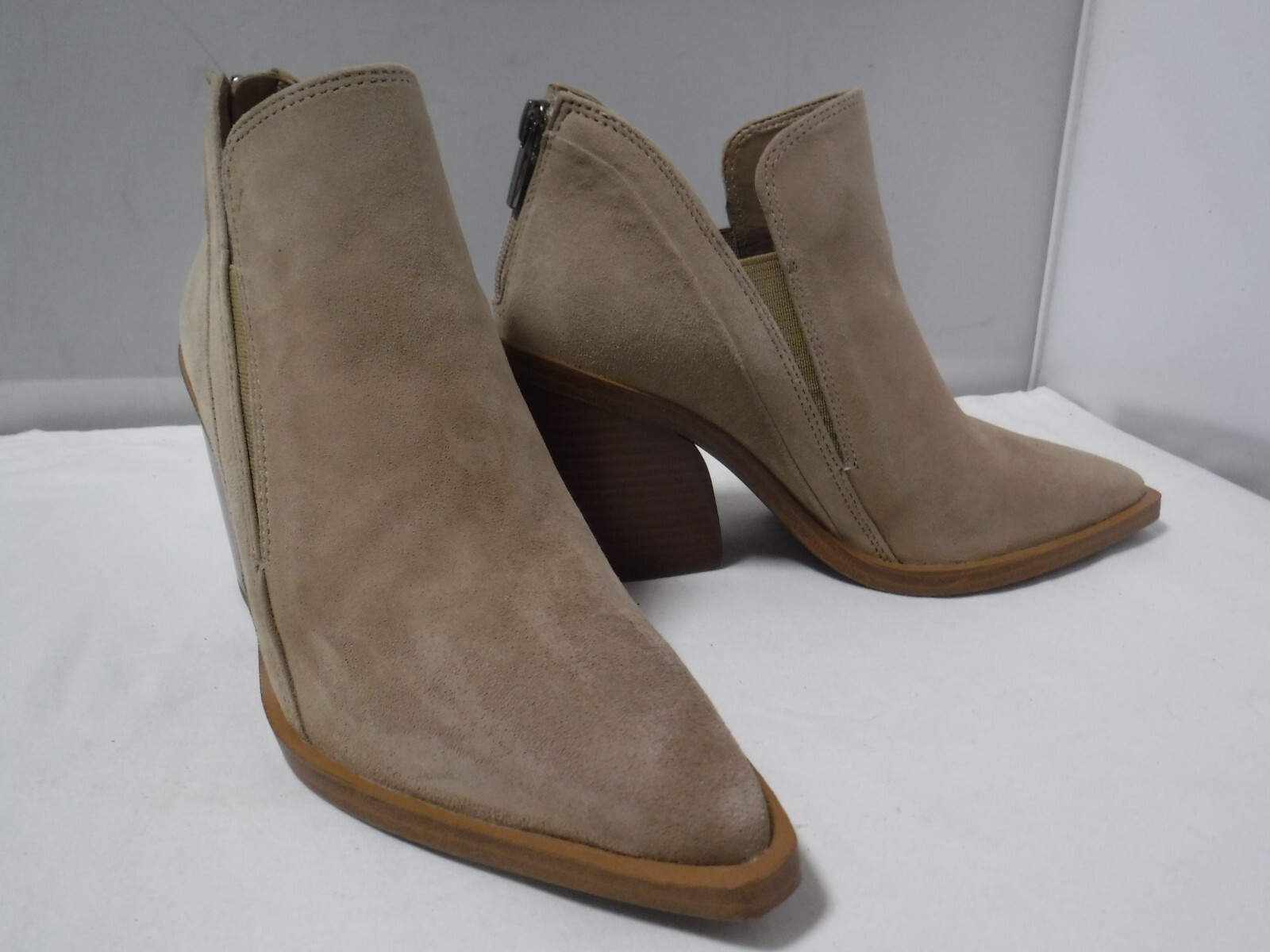 PM3 Women’s VINCE CAMUTO Gradina Brazil Pointed Toe Chunky Wood Heel Bootie 6.5