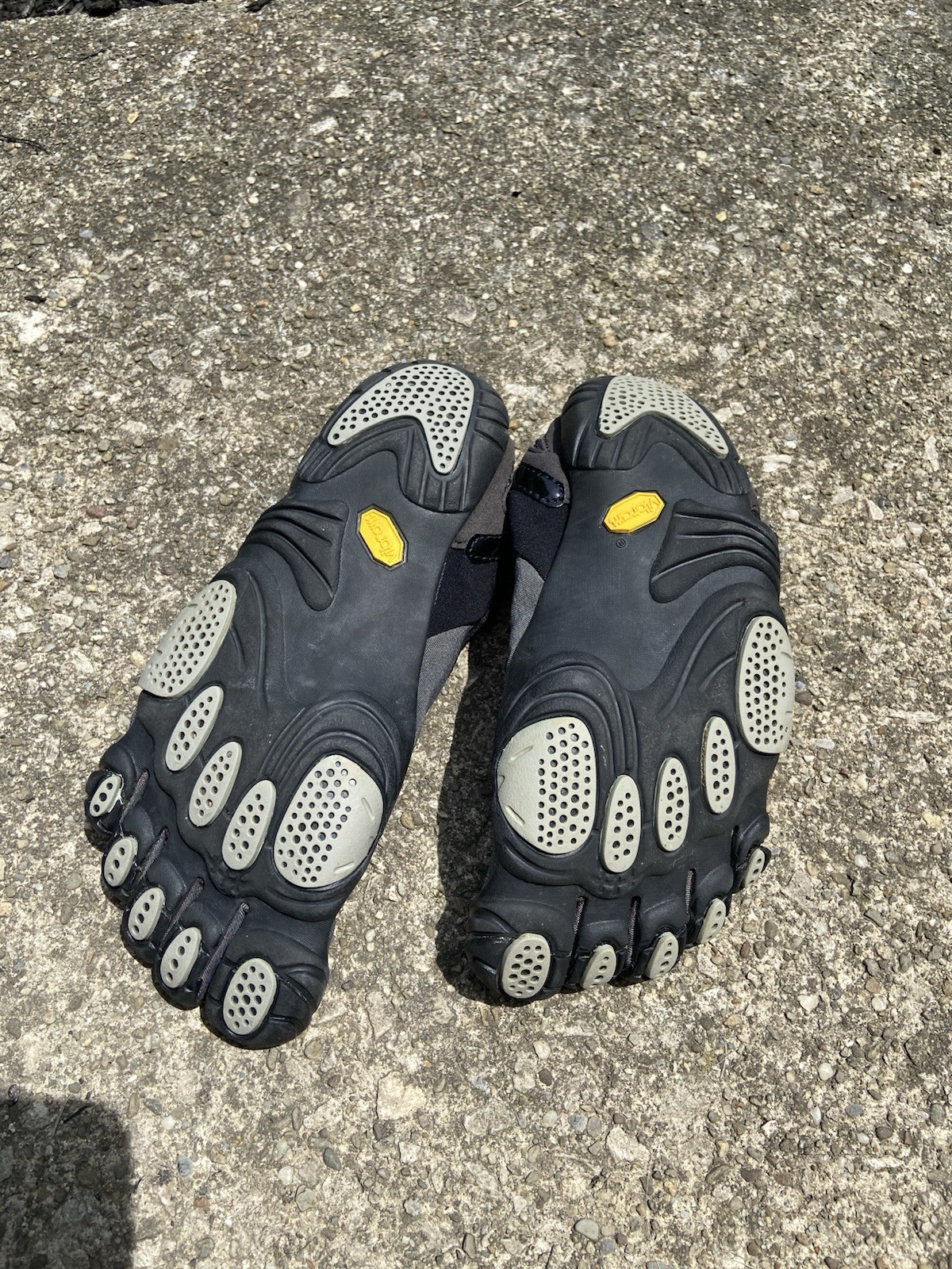 Vibram FiveFingers Women’s Shoes, Size EU 39, Black/Grey