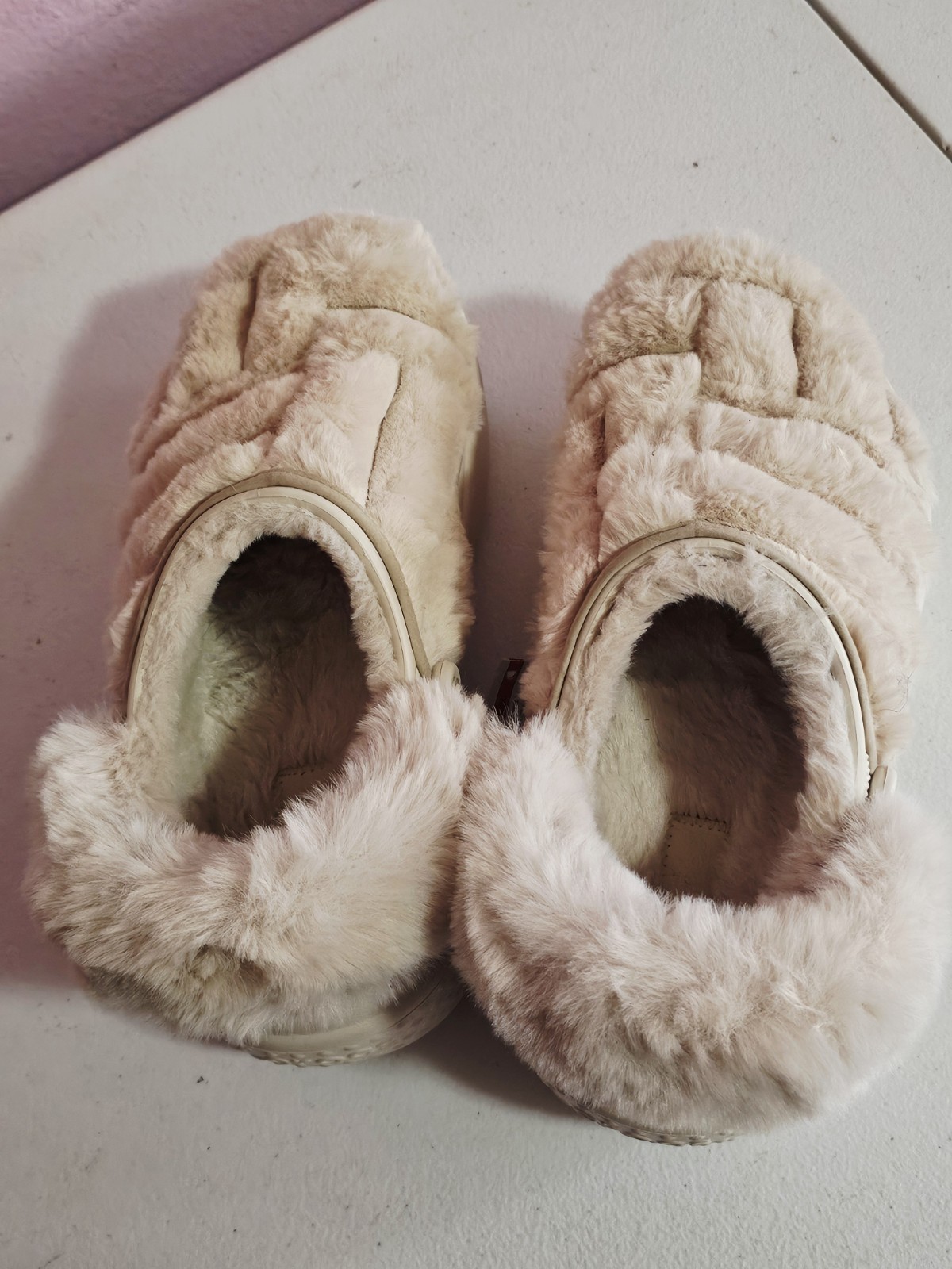 CROCS Women’s Stomp Platform Faux Fur Quilted Clogs in Stucco Tan Sz 8