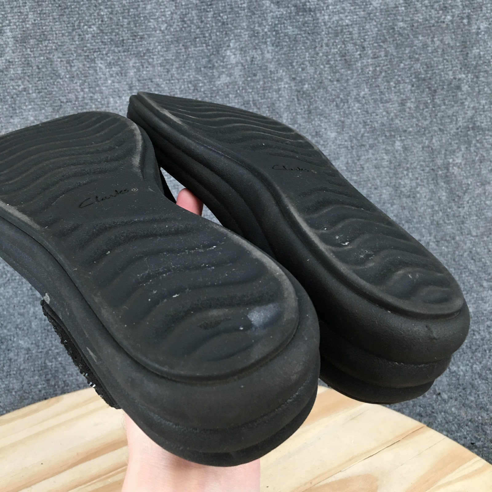 Clarks Sandals Womens 10 M Drift Jaunt Studded Slip On Thong Wedge Black Fabric