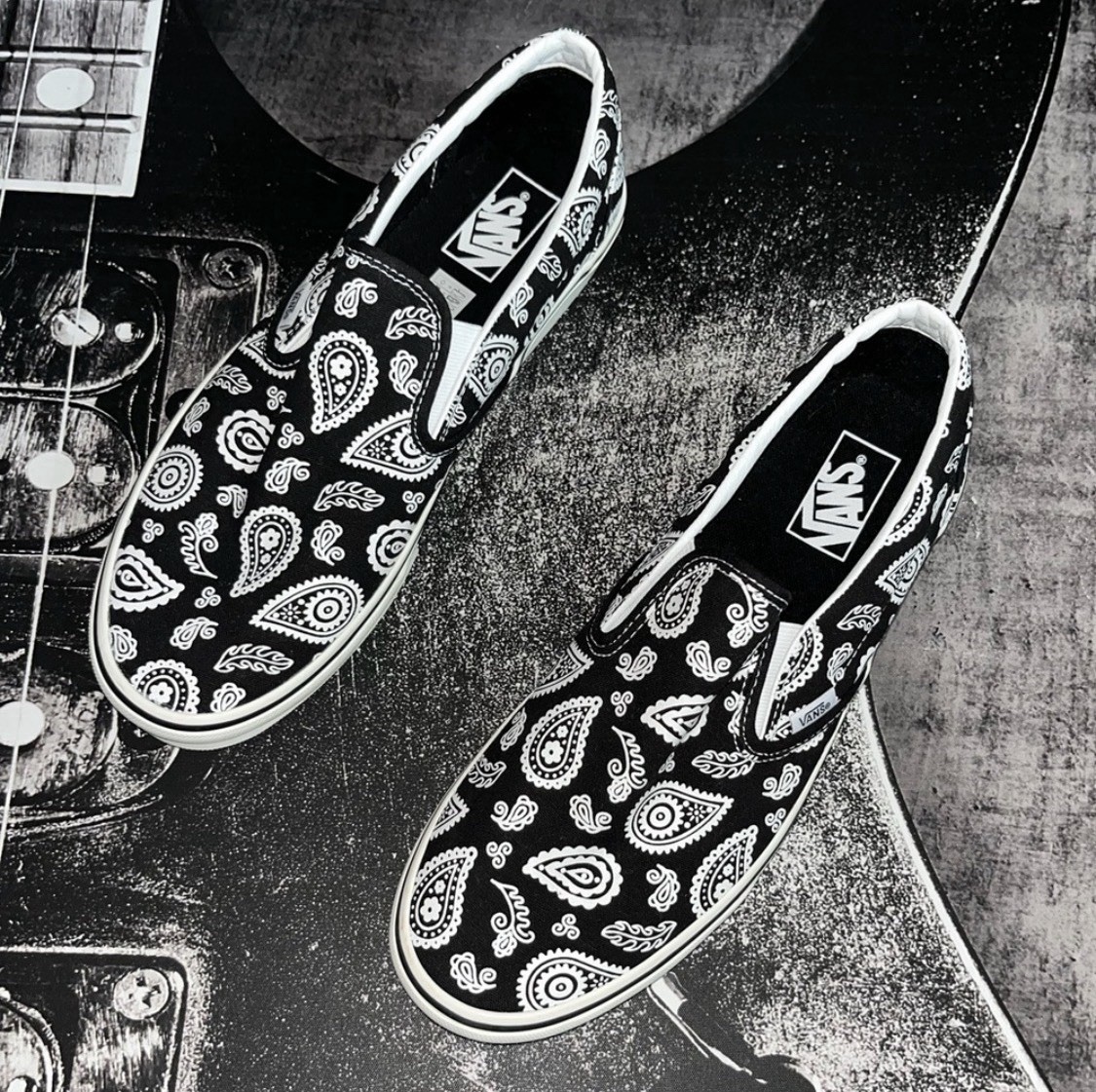NIB Vans Classic Slip On Primavera Paisley Black White Size 12.5