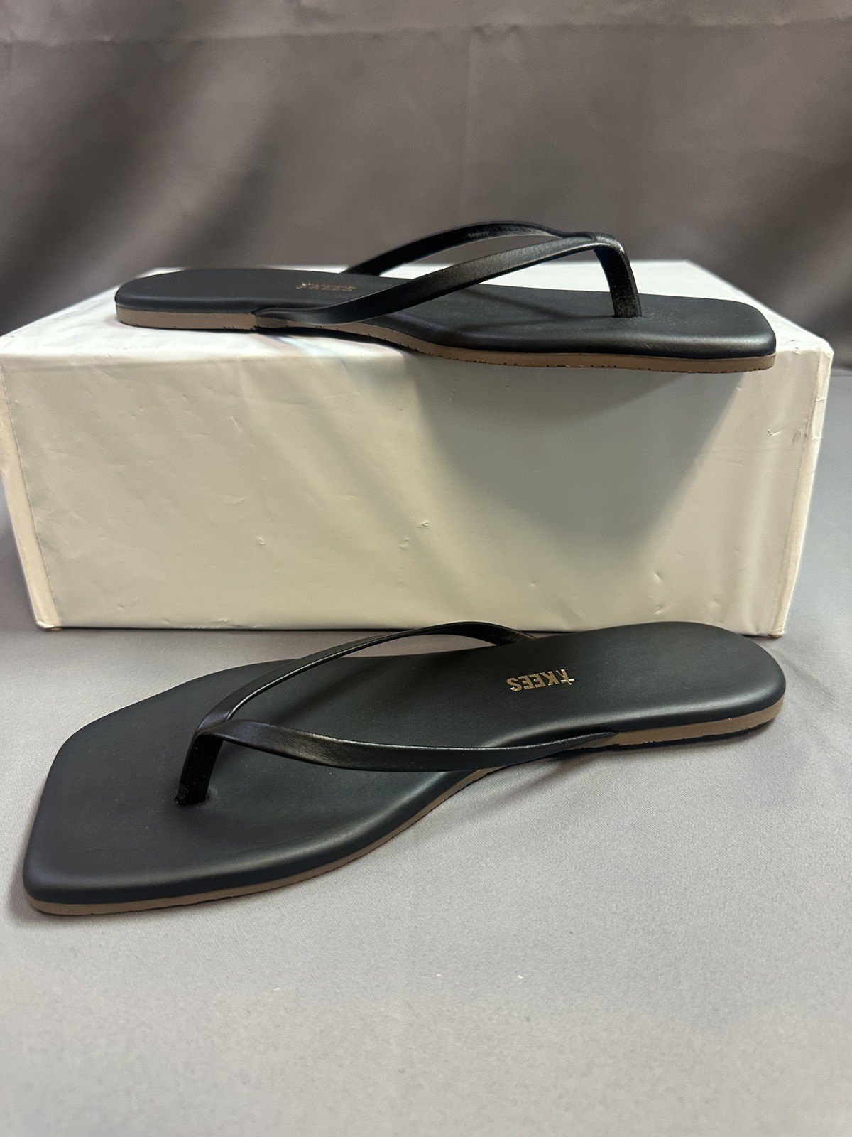 New TKEES Square Toe Lily Women’s Black Leather Thong Sandals/Flip Flops – US 9