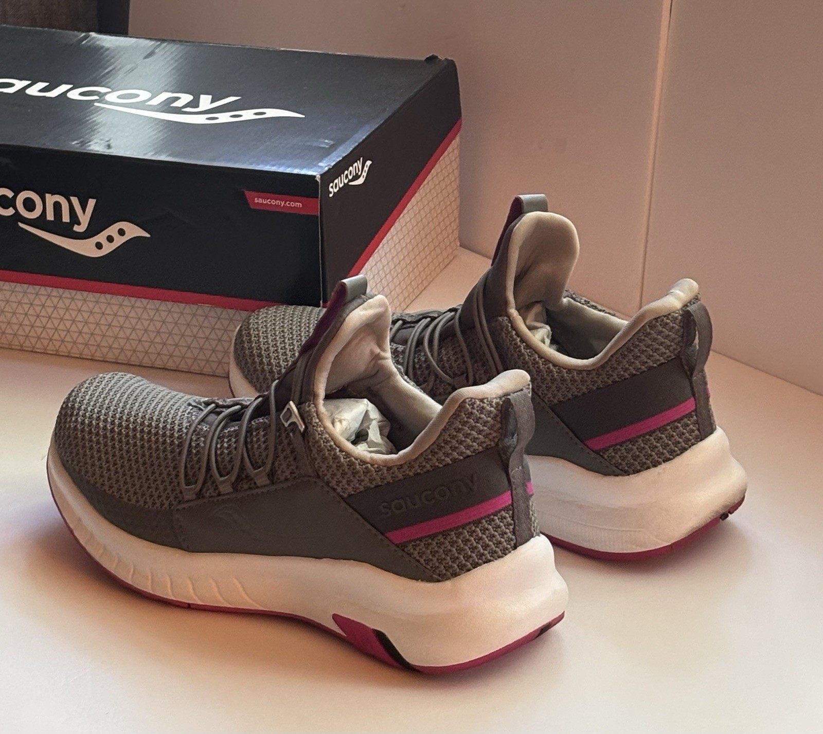 Women’s Size 8 – Saucony Stretch & Go Glide Step In Running Shoes Grey & Pink