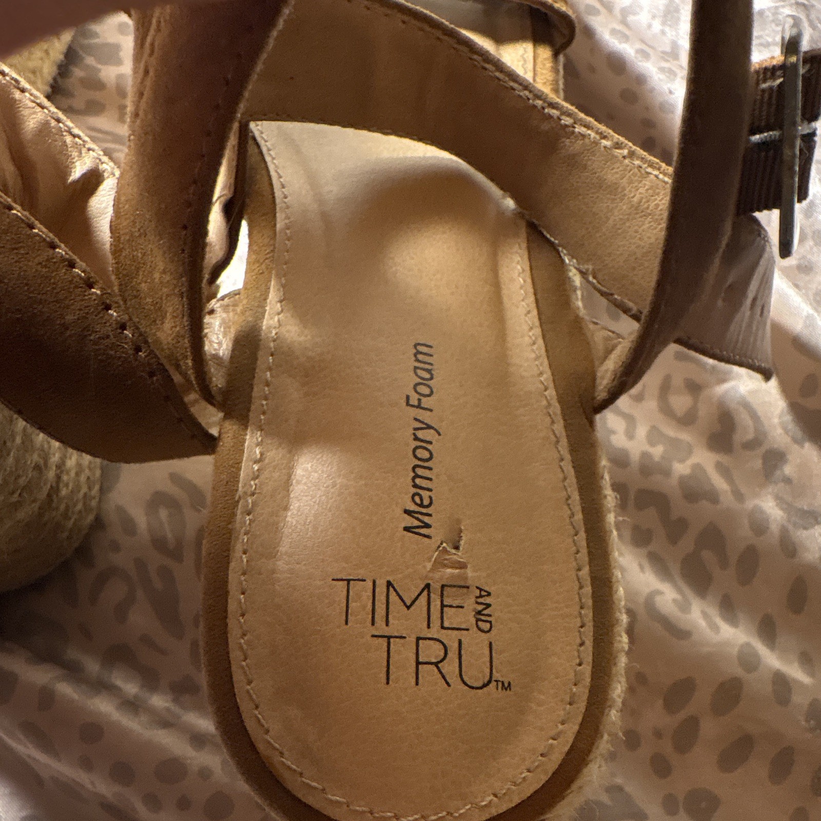 Time and Tru Women’s Leather Memory Foam Ankle Strap Wedge Sandals Tan 8