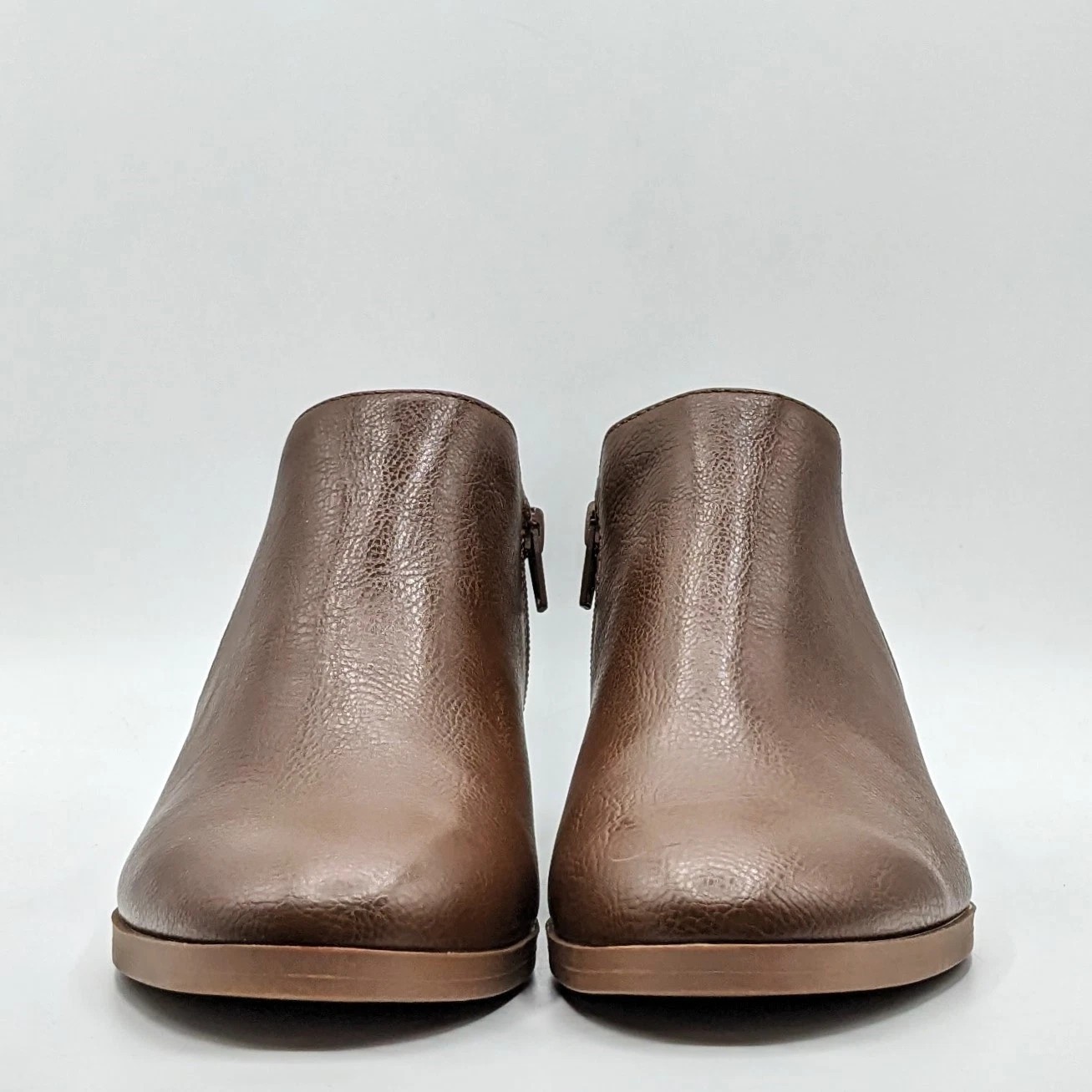 Kensie “Sammy” Faux Pebbled Leather w/ Block Heel & Side Zip Closure (Brown) NEW