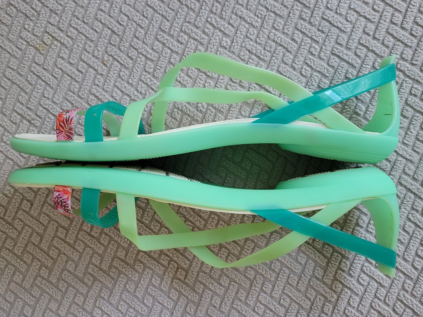Crocs Isabella Sandal cross translucent MINT green floral Strappy Flats SIZE 10