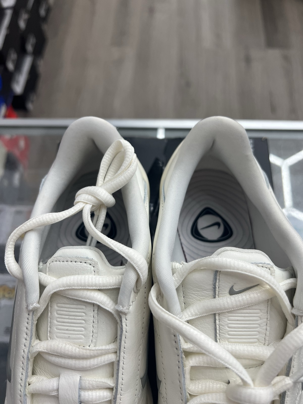 Size 6.5W – Nike Total 90 Shox Magia Sail Metallic Silver IO9300-100