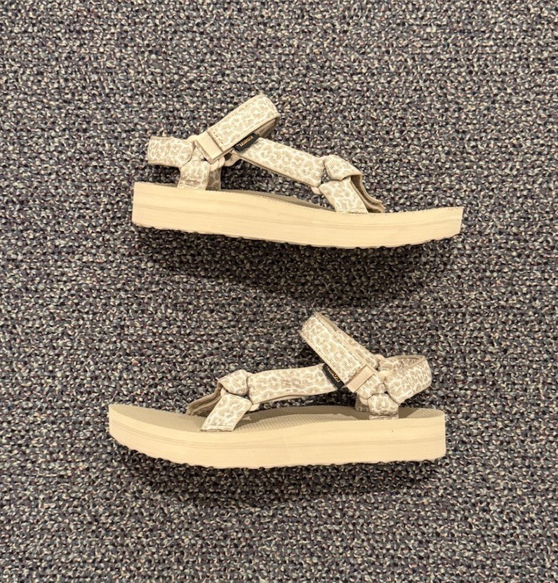 Teva Midform Universal Women’s Sandals – Cheetah Print – Size 9