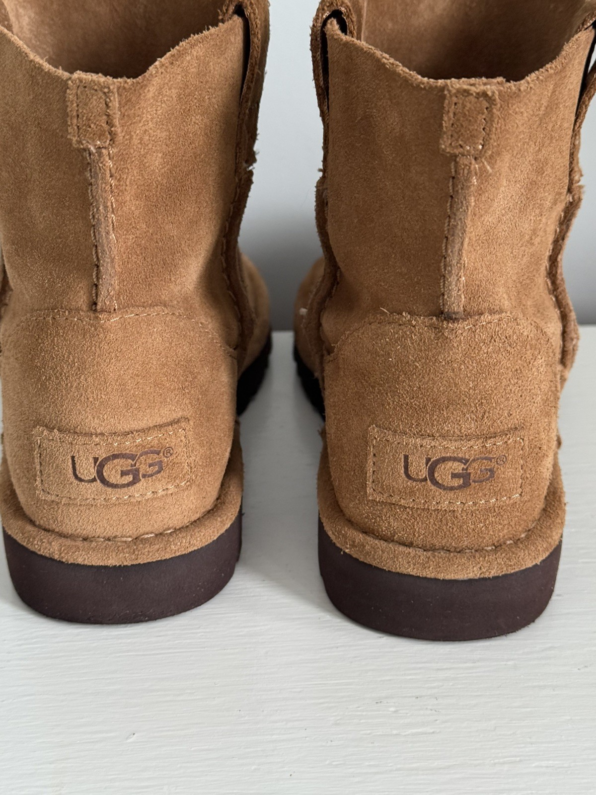 UGG Classic Mini Unlined Chestnut Leather Suede Boots Booties Women’s 6