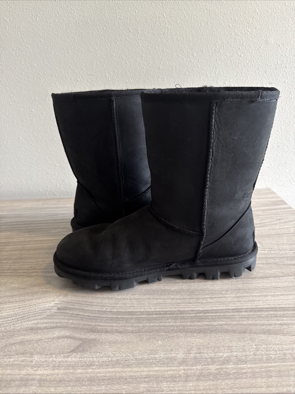 UGG Essential Short UGGpure Black Boot Womens S/N 1111513 Sz 9