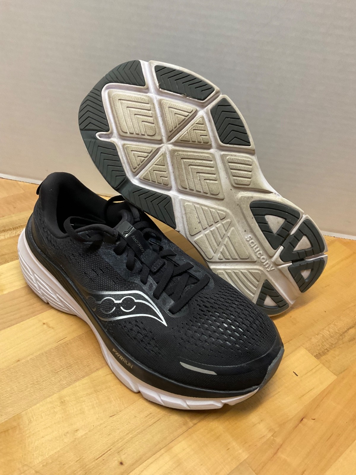Saucony Guide 18 Womens Size 9.5 XW Wide Athletic Running Shoes Sneakers