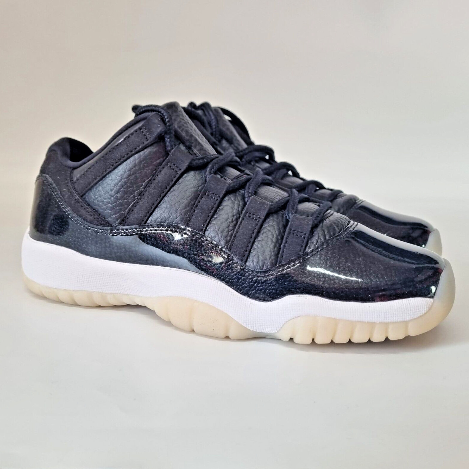 Air Jordan 11 Retro Low 72-10 GS 5Y Womens 6.5US 4.5UK Black Trainers Sneakers