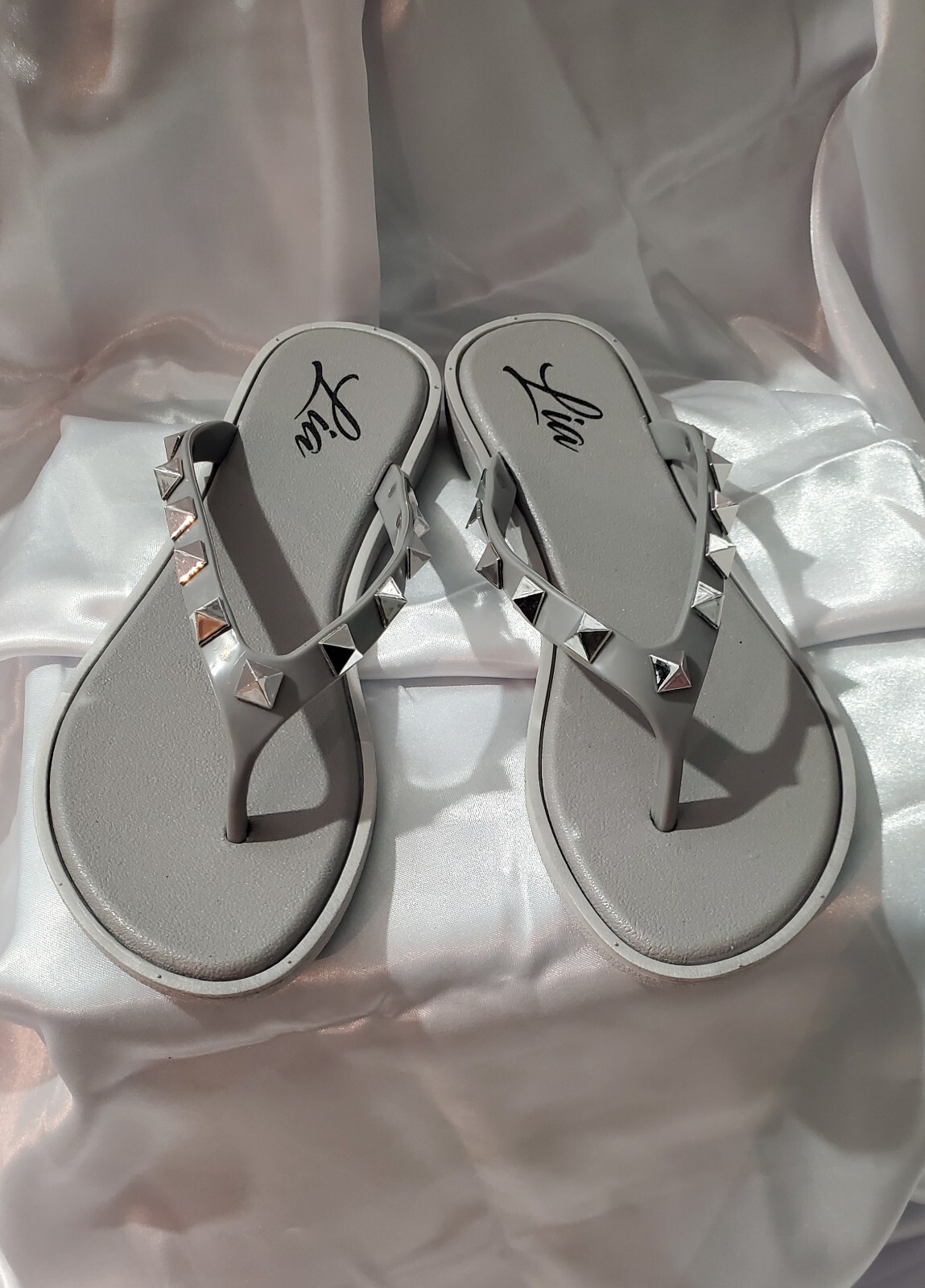 Flip Flaps Lia Gray Woman With Silver Studs Size 6
