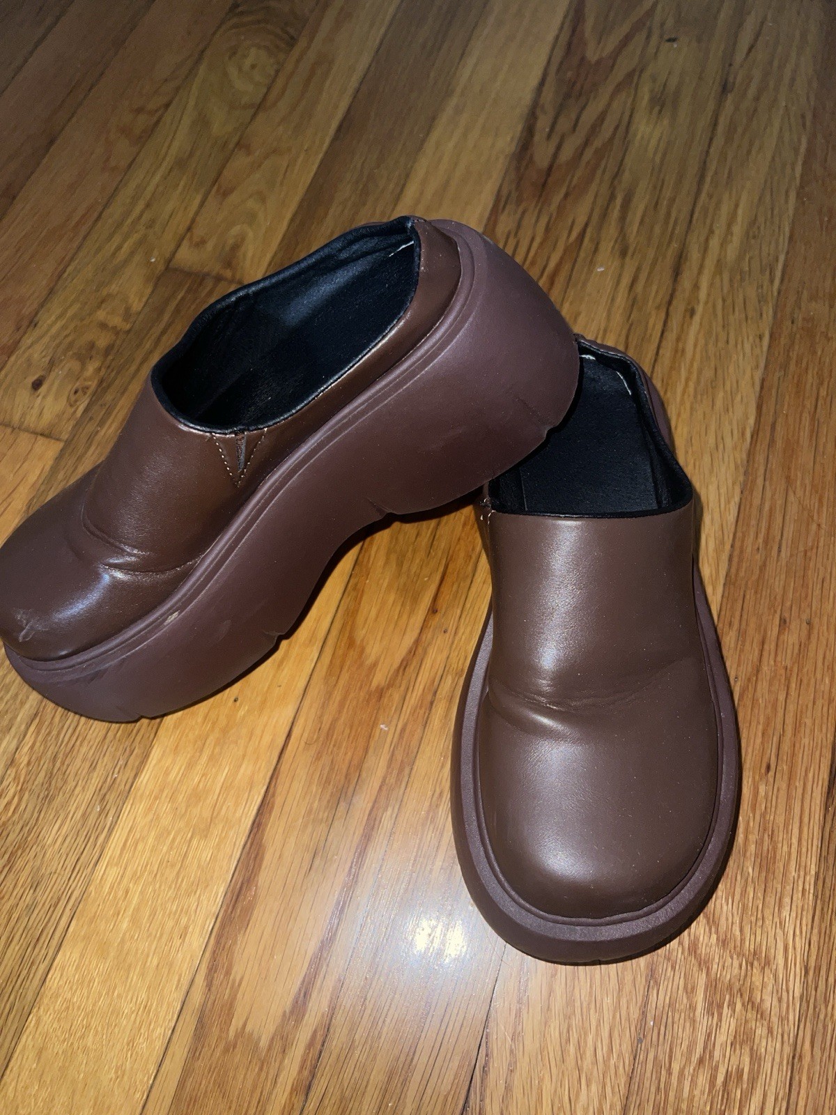 WOMEN CLOG SHOES – Rubber upper brown slip on round toe solid – US 6