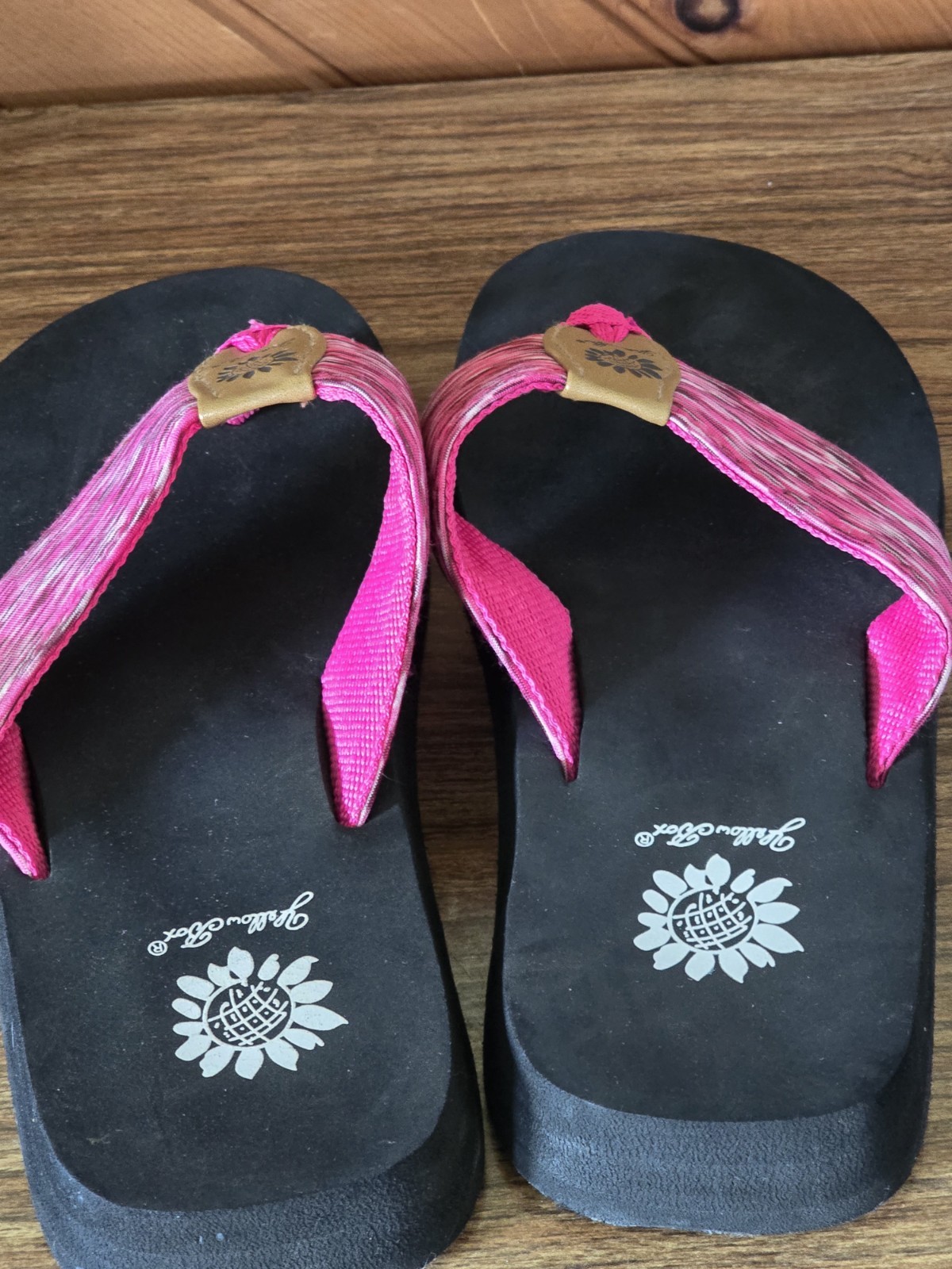 Yellow Box Flip Flop Sandals Size 7.5 Pink Black Farlin Farah Fuschia