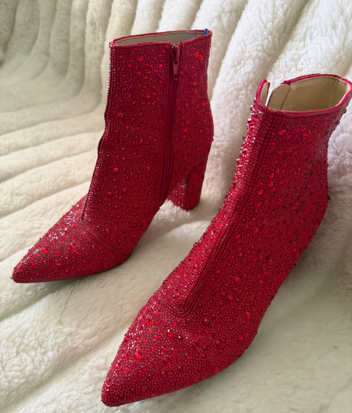BETSEY JOHNSON SIZE 8 Red Beaded Sparkle Pointed Covered Block Heel Side Zip