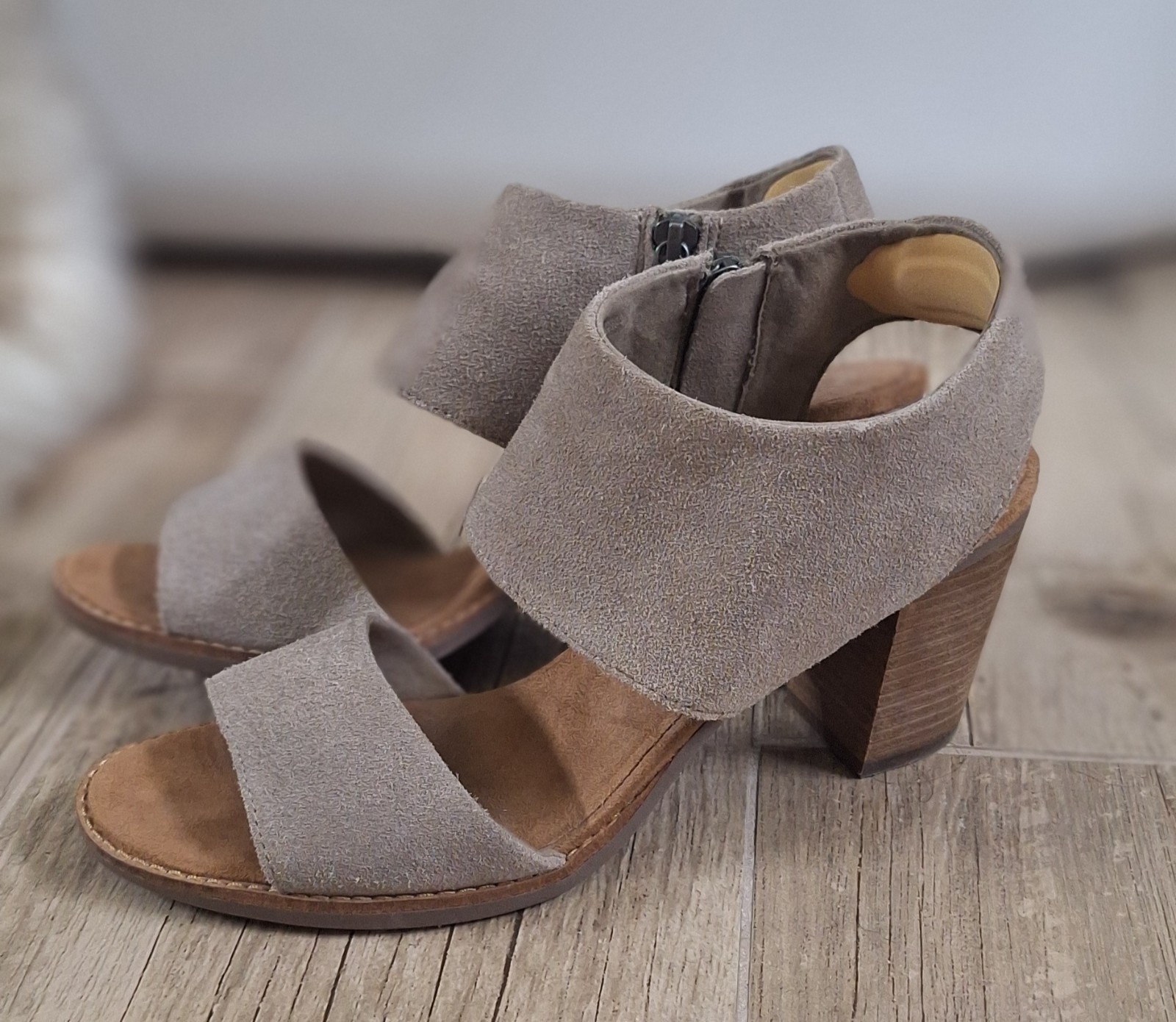 TOMS Majorca Cut Out Tan Block Heel Sandals Sz. 10