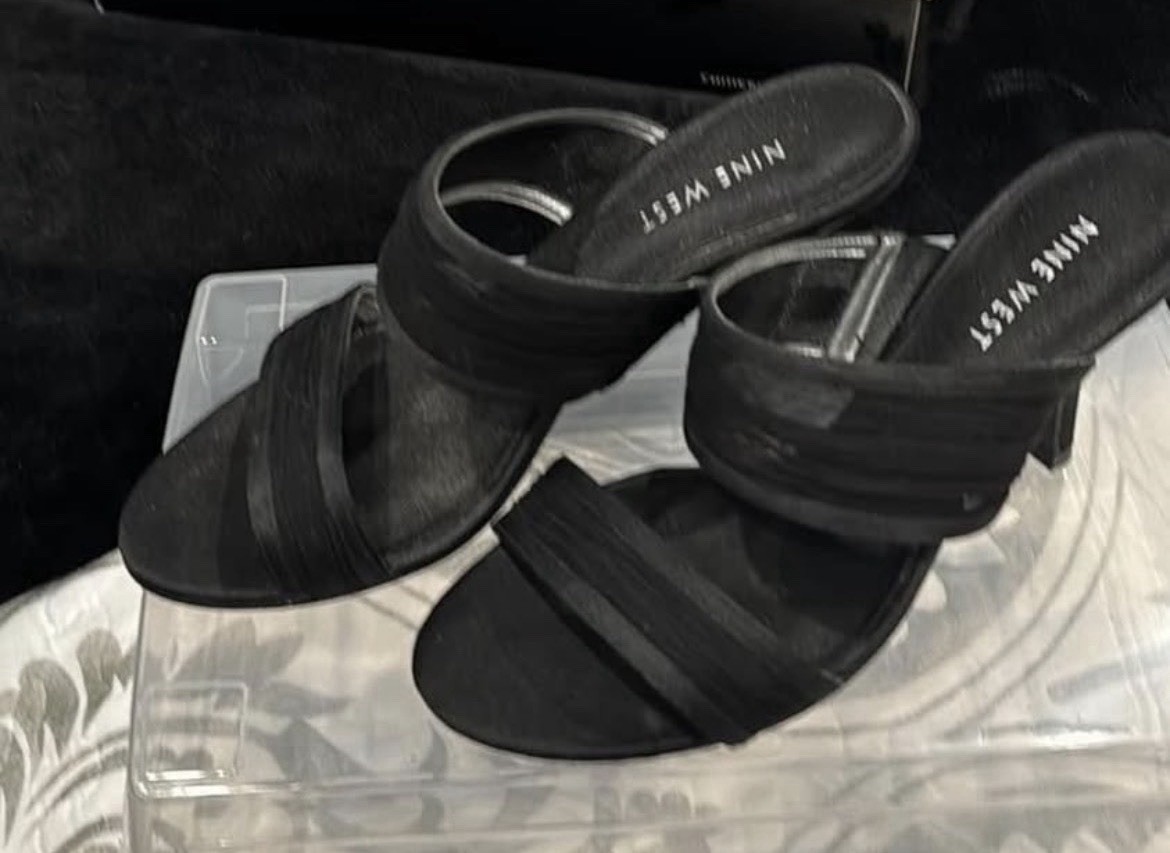 Women’s Nine West Size 7 Black Sandals With Box