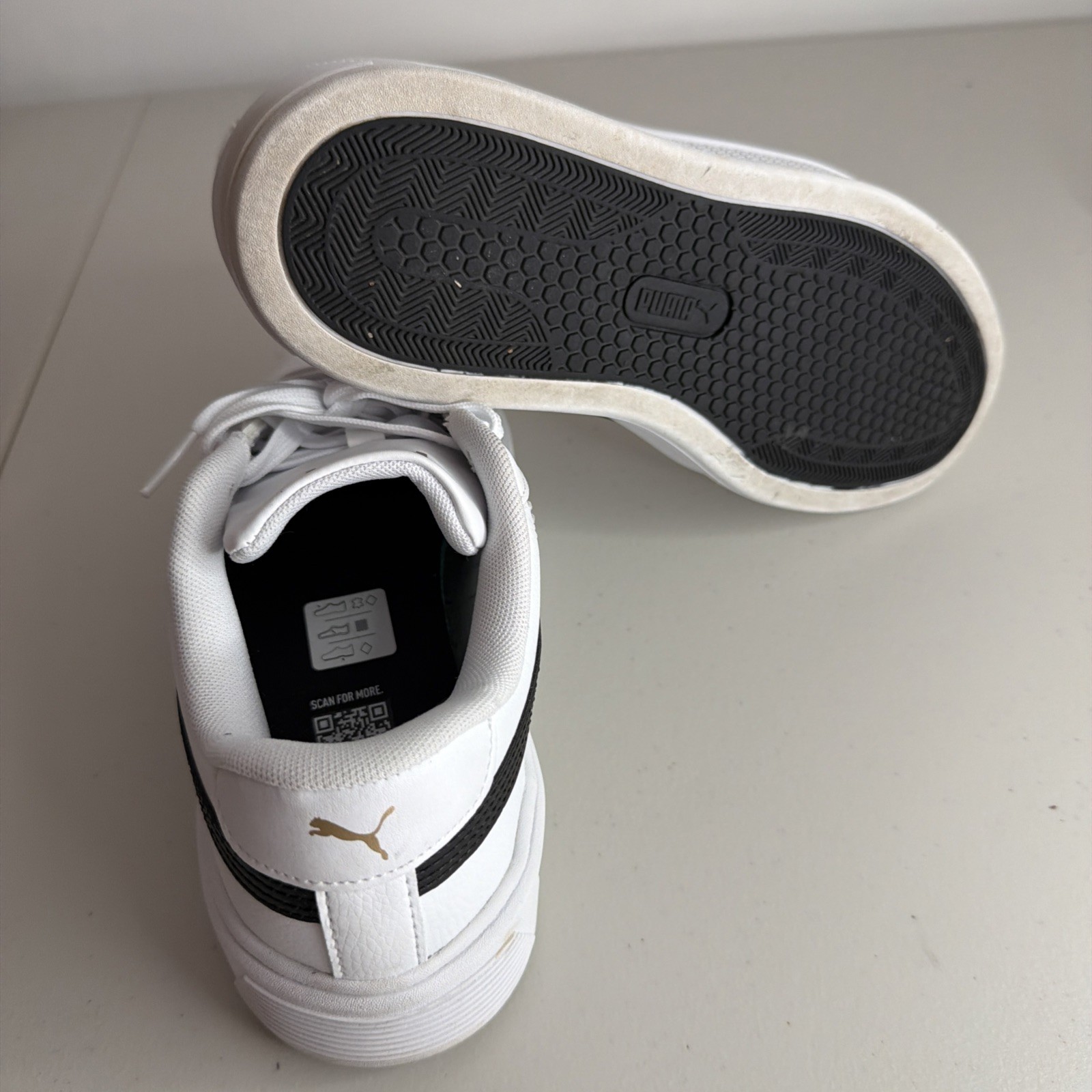 PUMA Smash Platform v3 Women’s Sneakers White/Black/Gold Size 8 Used