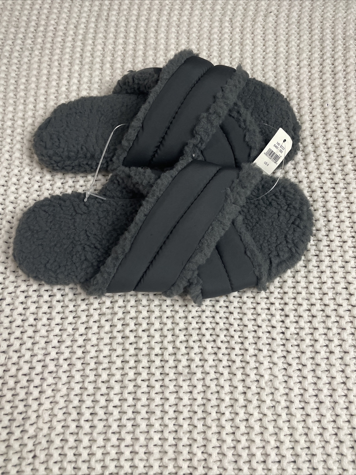 Aerie Crossed Sherpa Gray Sandals Size 6