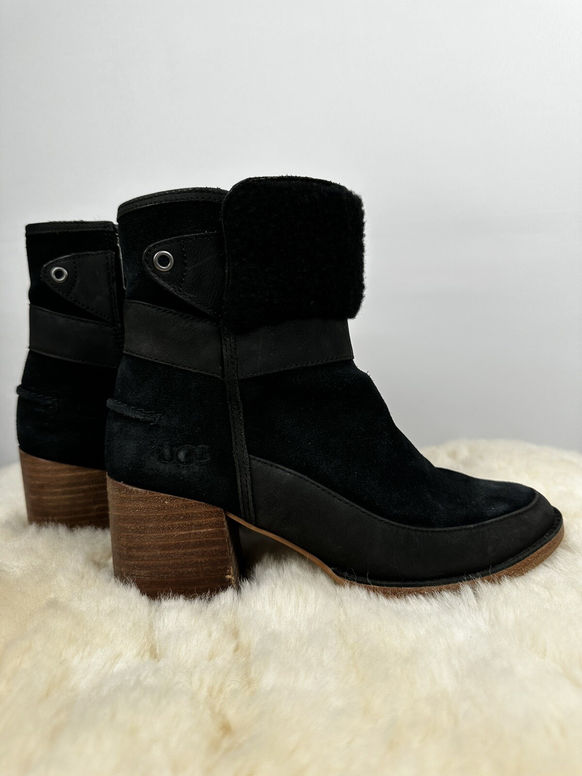 Women’s Boots Black UGG Wool Wedge Block Boots Lace Up Shearling Suede size 7