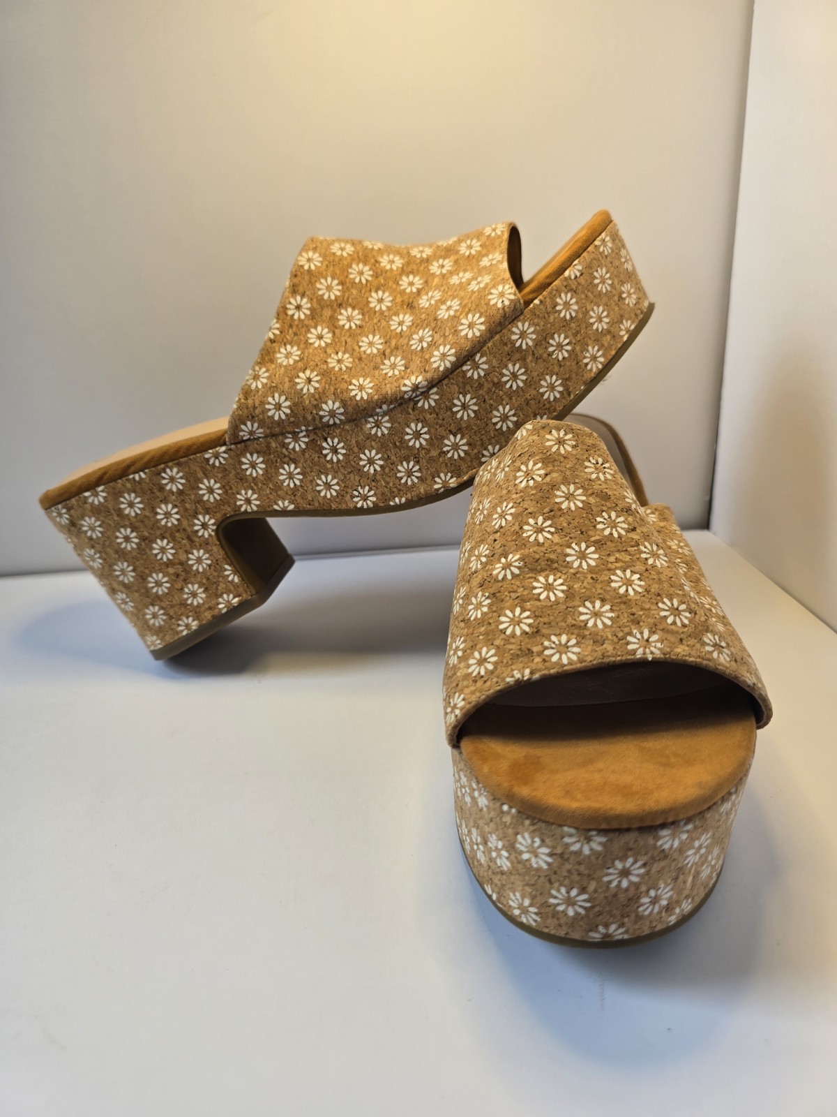 Y. NOT Matisse Terry Wedge Sandal Platform Slide Size 10 M Daisy open Toe.