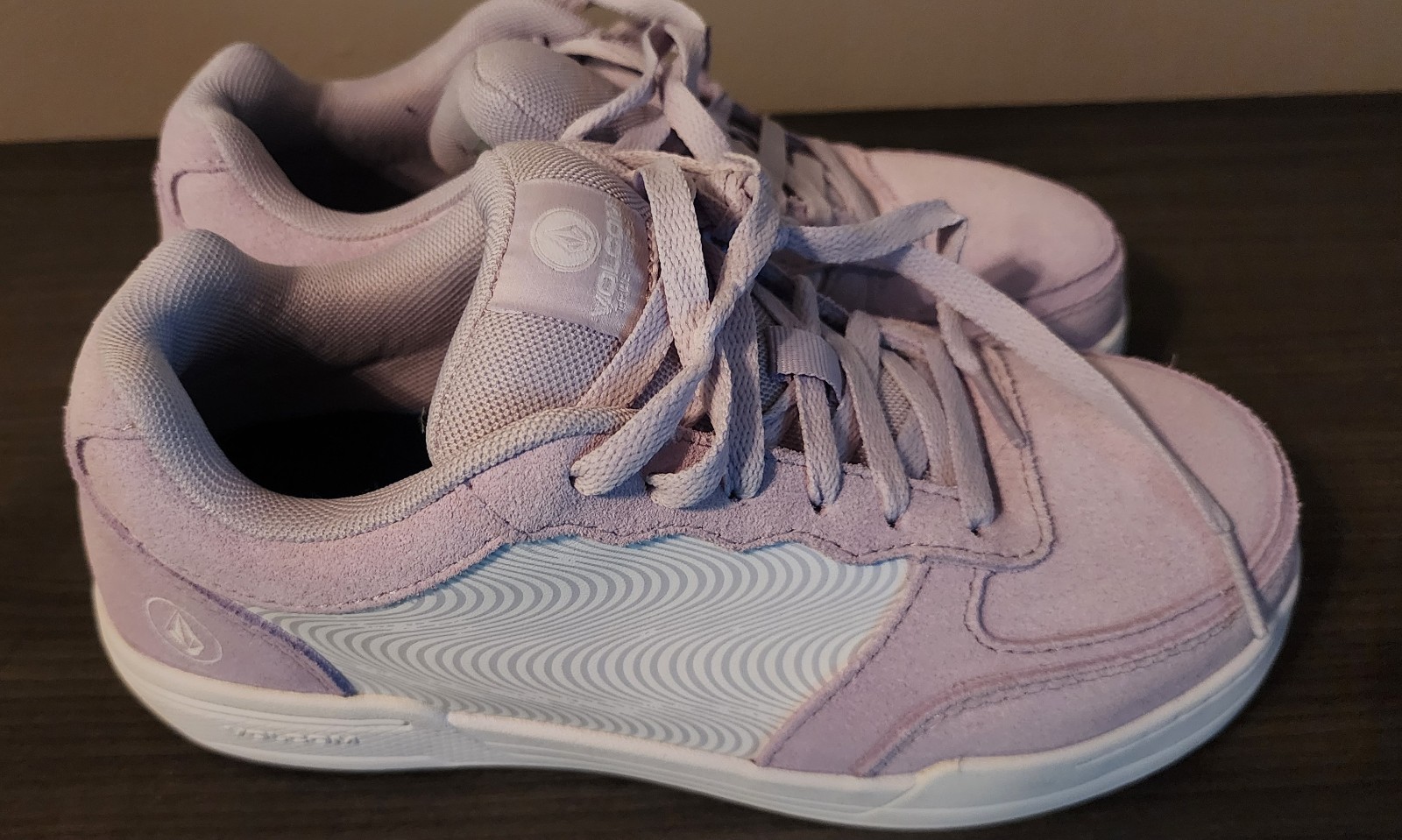 New Volcom Hybrid Skate Inspired Work Shoes-Womens Size 6W-Lilac-Purple