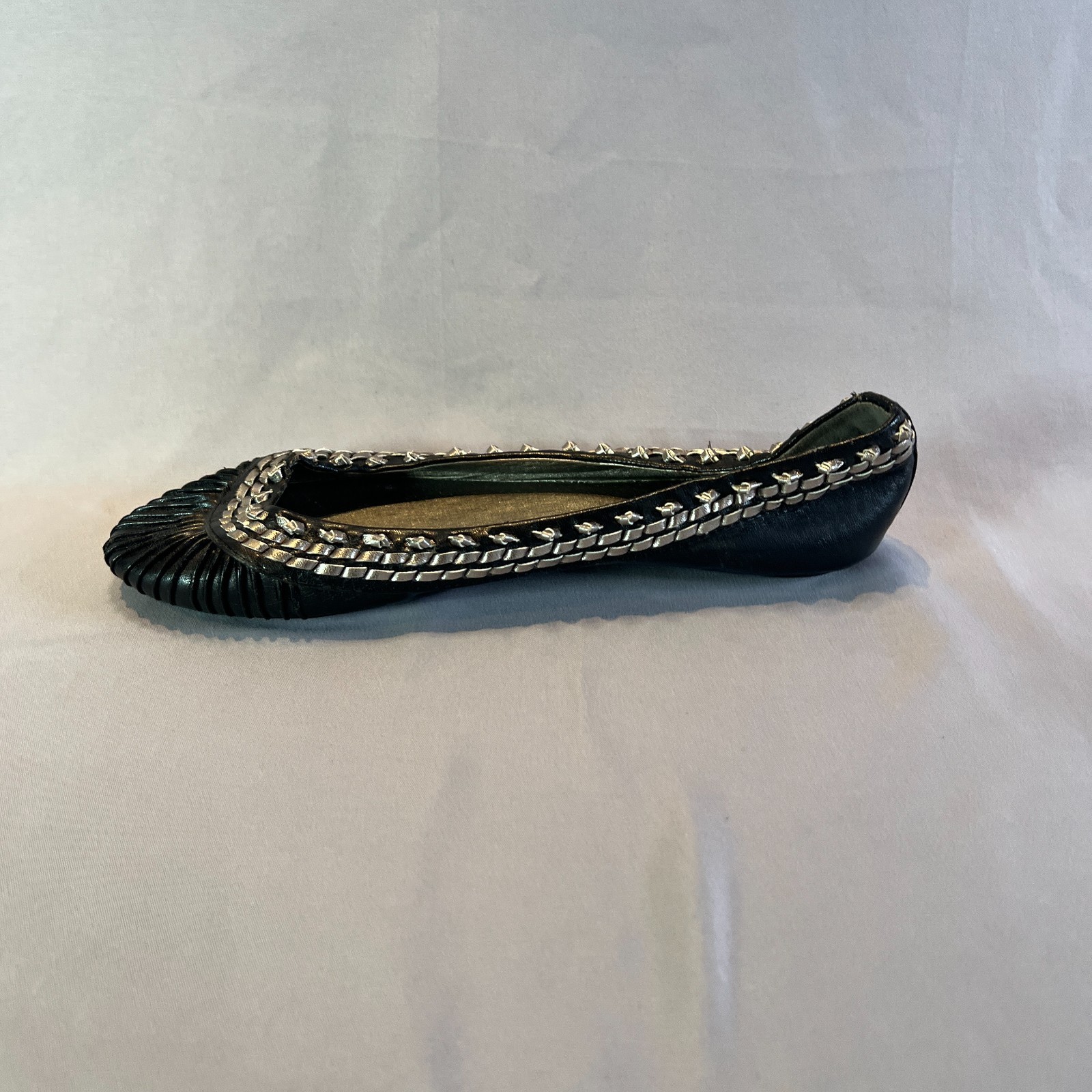 Soda Ballet Womens 7.5 Core Black Silver Round Toe Comfort Casual Slip On Flats