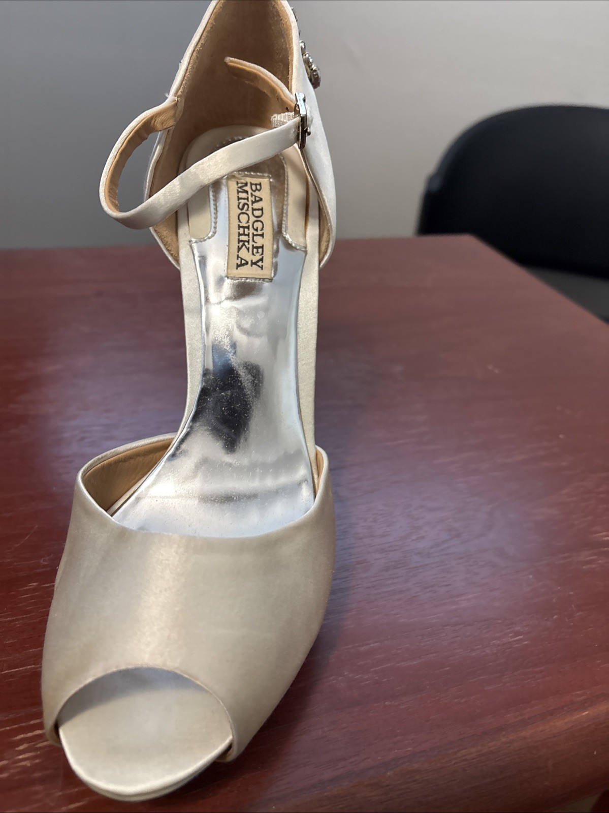 Badgley Mischka Women’s Stiletto Heel Crystal-Encrusted Silver Size 8.5