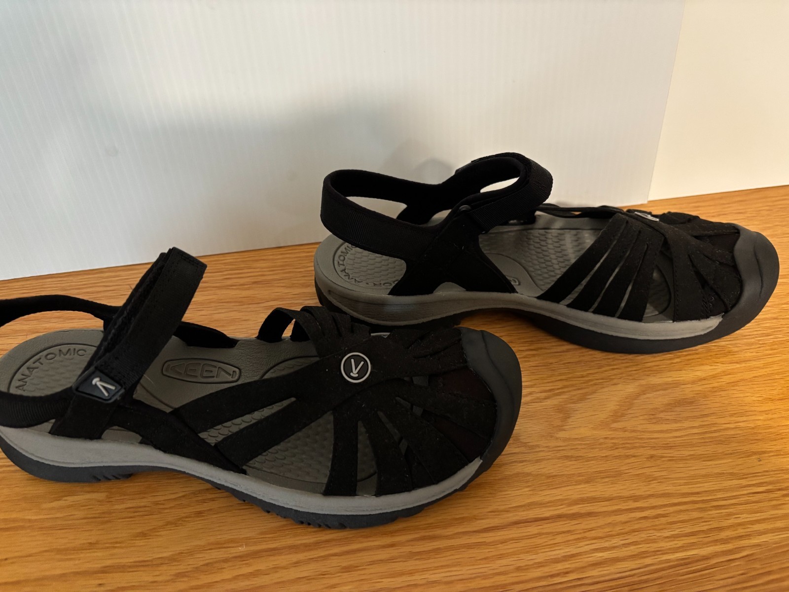 NIB Keen Rose Sandals in elegant black Size 10.5