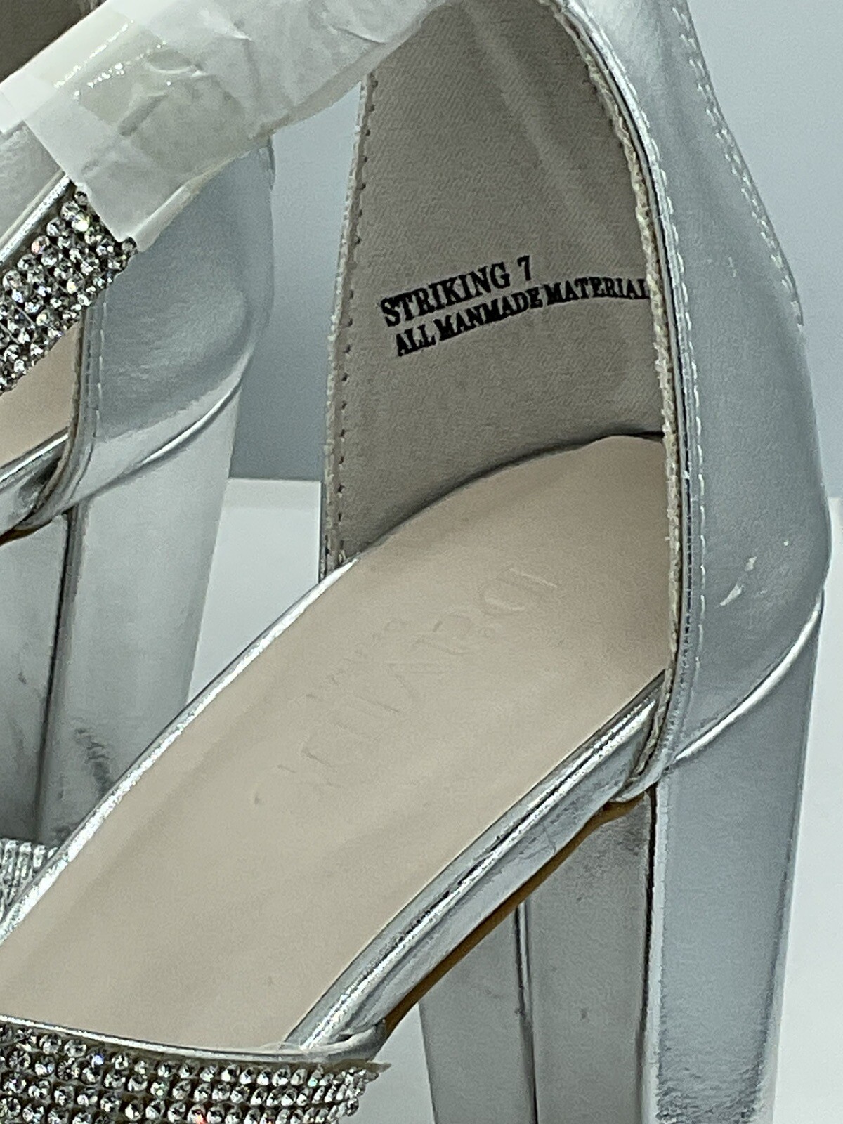 David’s Bridal Women’s Dress Shoes – Silver – Size 7 Prom/Homecoming/Wedding