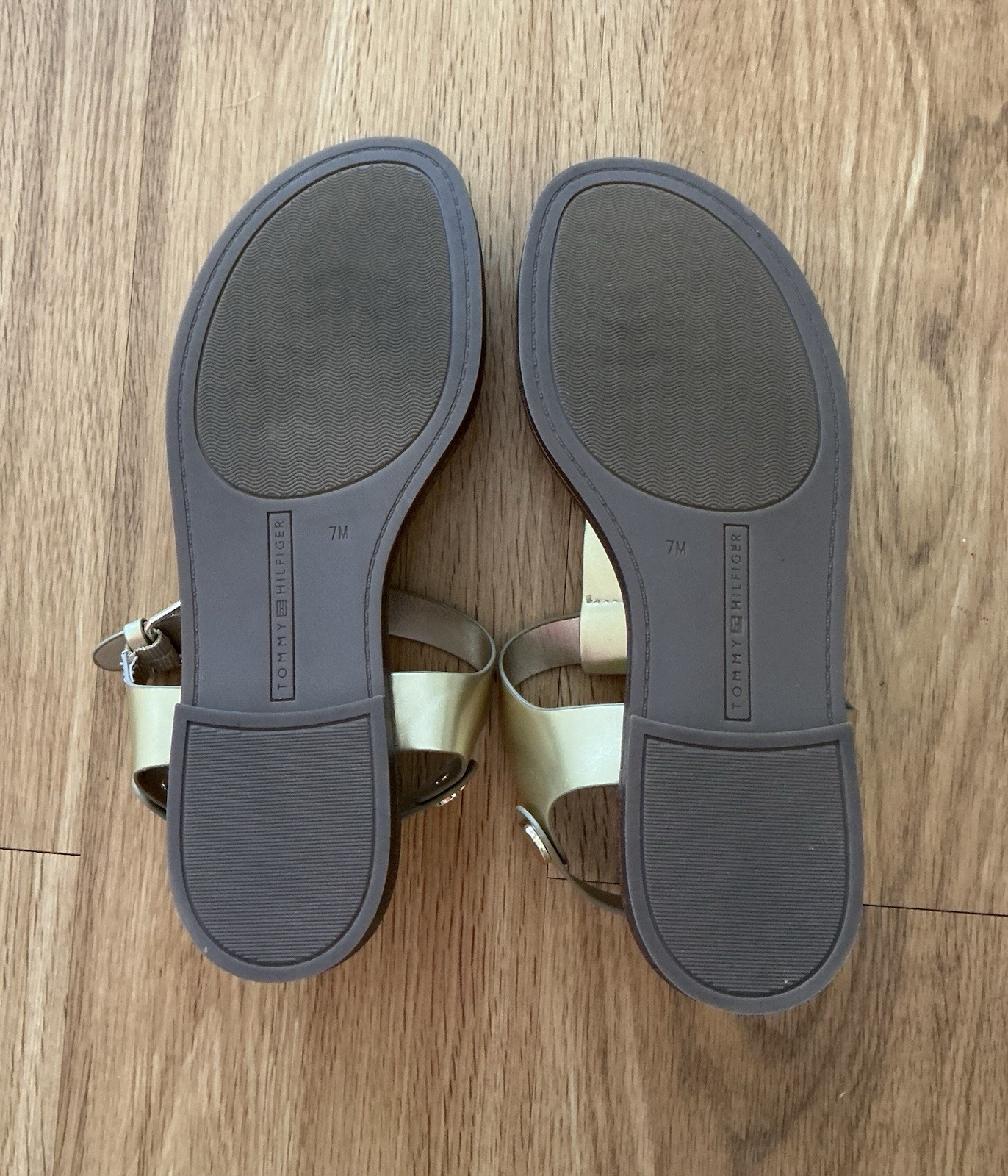 Tommy Hilfiger Women’s Gold T-Strap Sandals Size 7M
