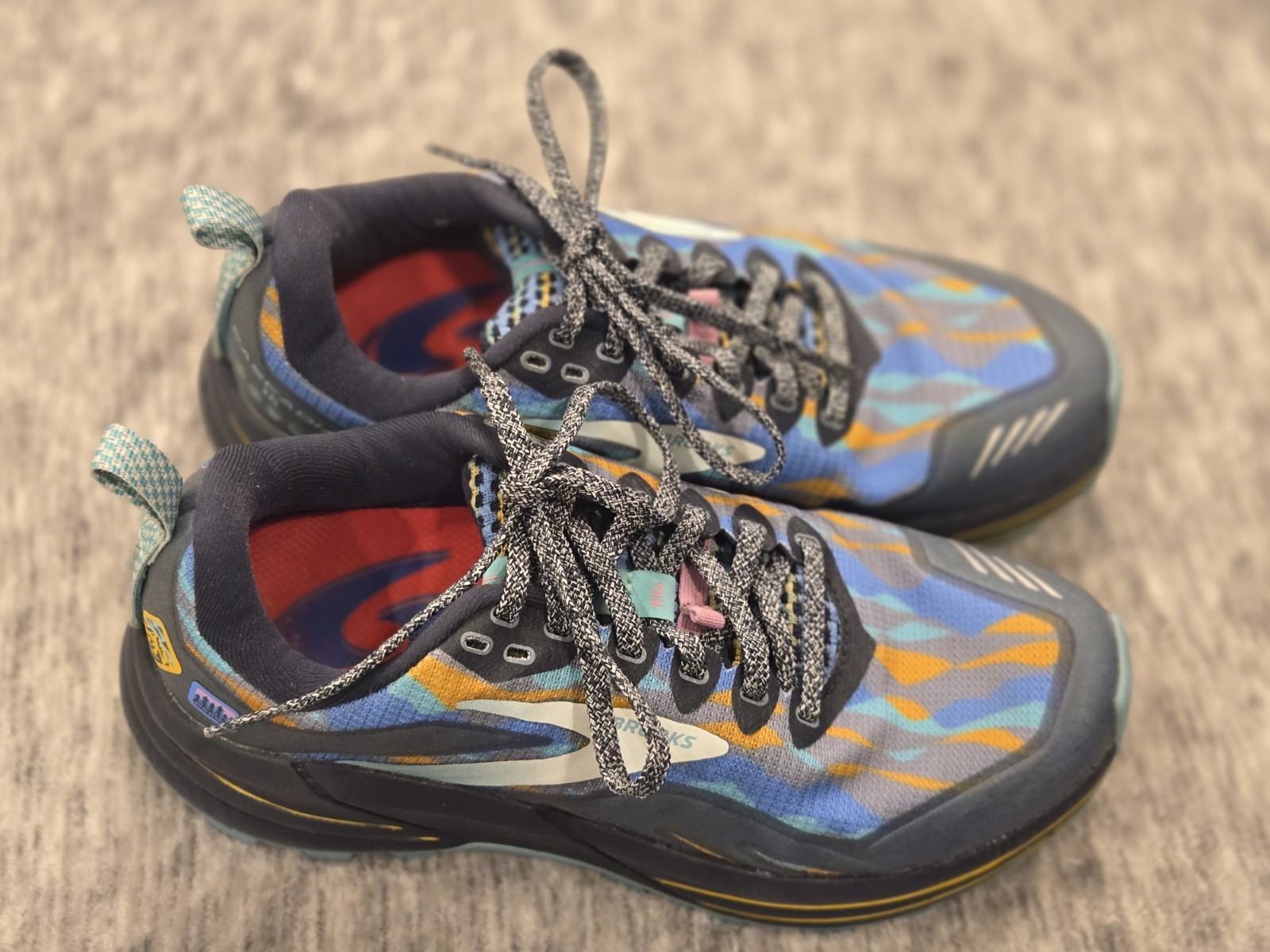 Brooks Cascadia 16 Trail Running Shoes Limited Edition Eclipse/Marina Womens 7.5