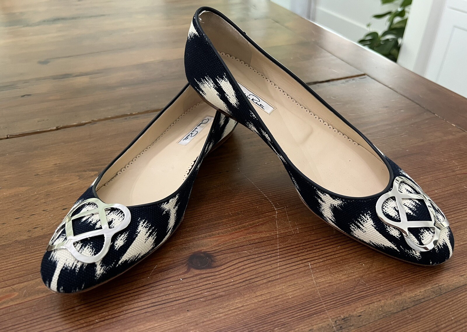 oscar de la renta Blue /white Print Canvas Flats 38 1/2 – 8 1/2