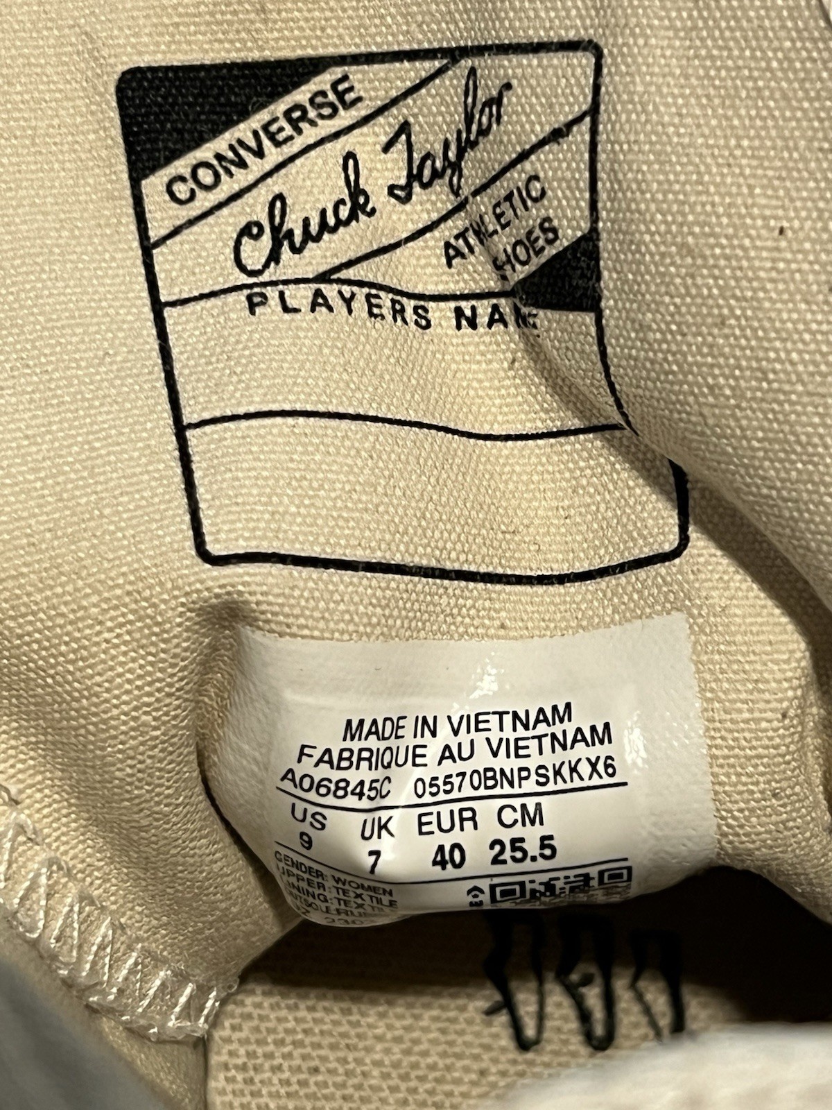chuck taylor converse womens
