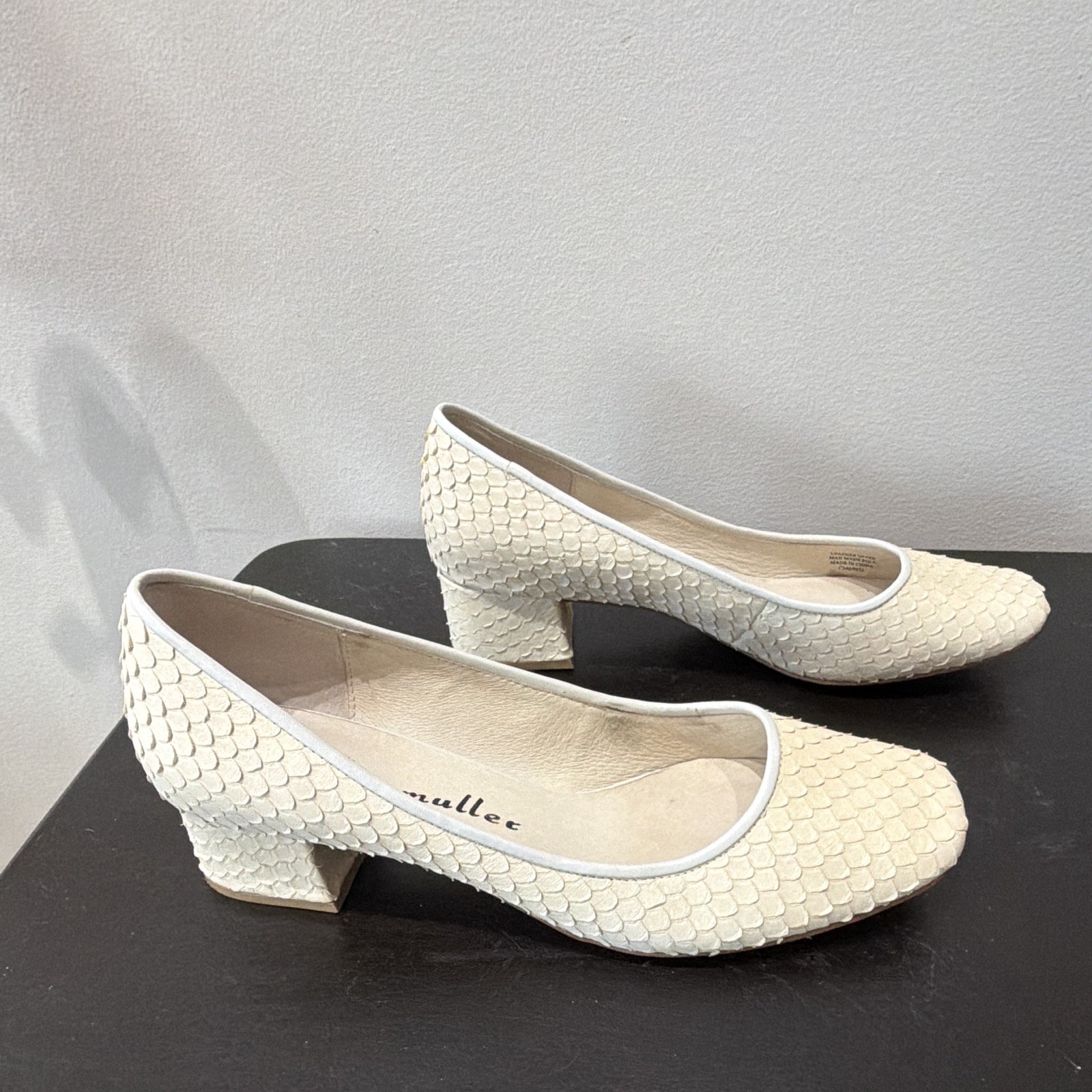 Bettye Muller Ivory Snakeskin Leather Textured Round Toe Slip-On Pumps 7M