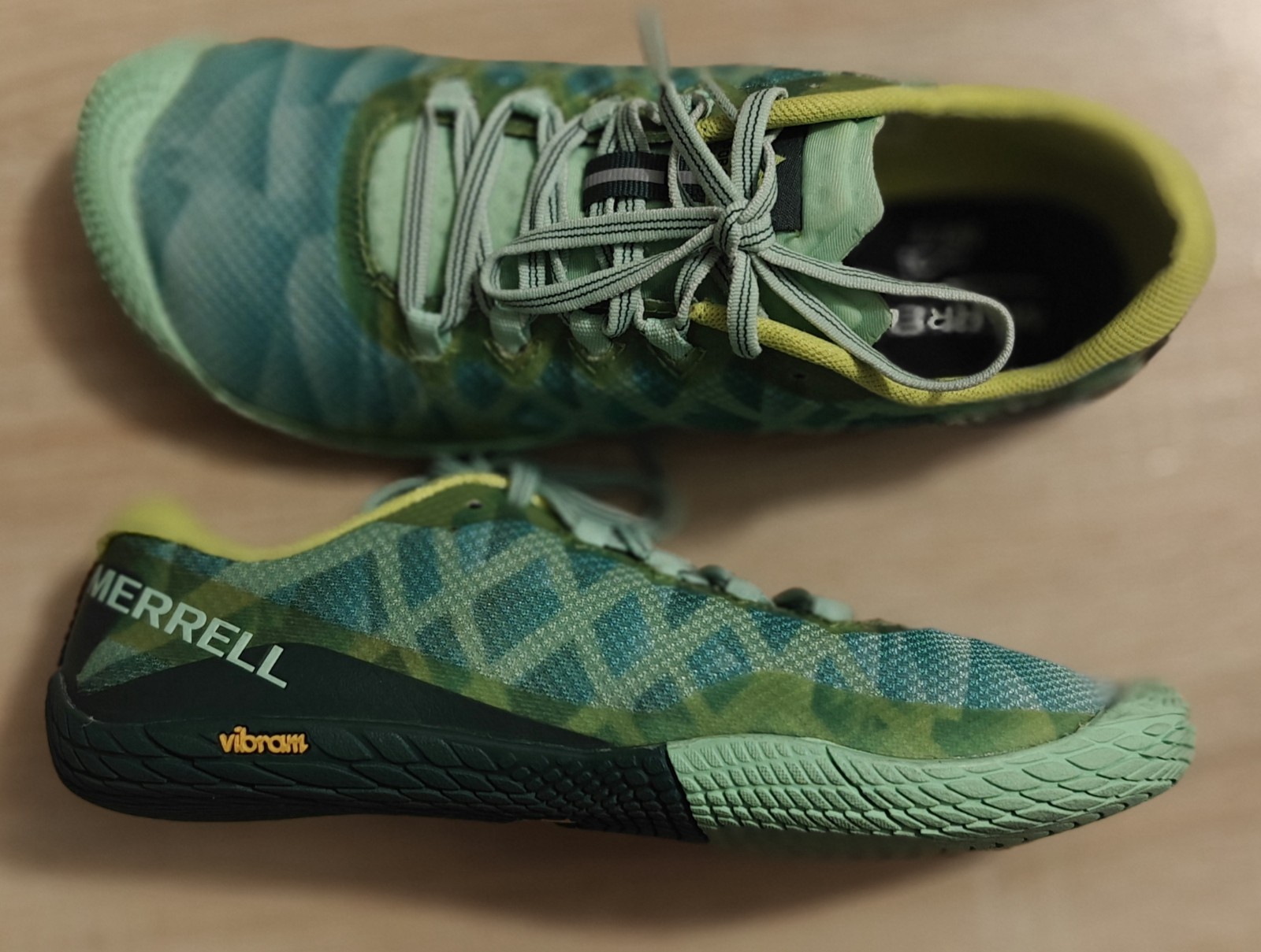 Merrell Vapor Glove 3 Barefoot Trail Running Shoes Womens Size 8 Green Sneakers