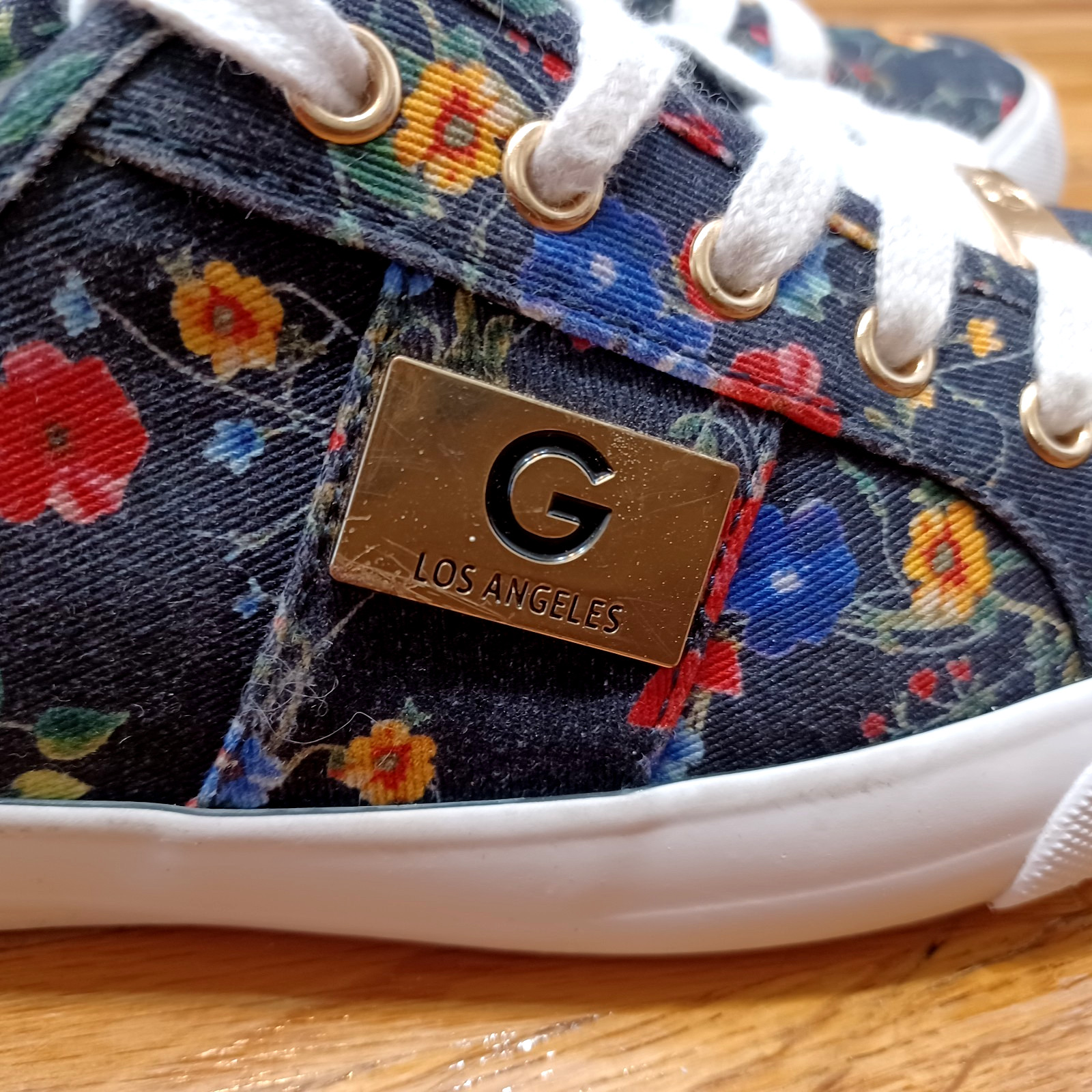 G by Guess GBG Los Angeles Backer Women’s Size 6.5 Navy/Floral Shoes