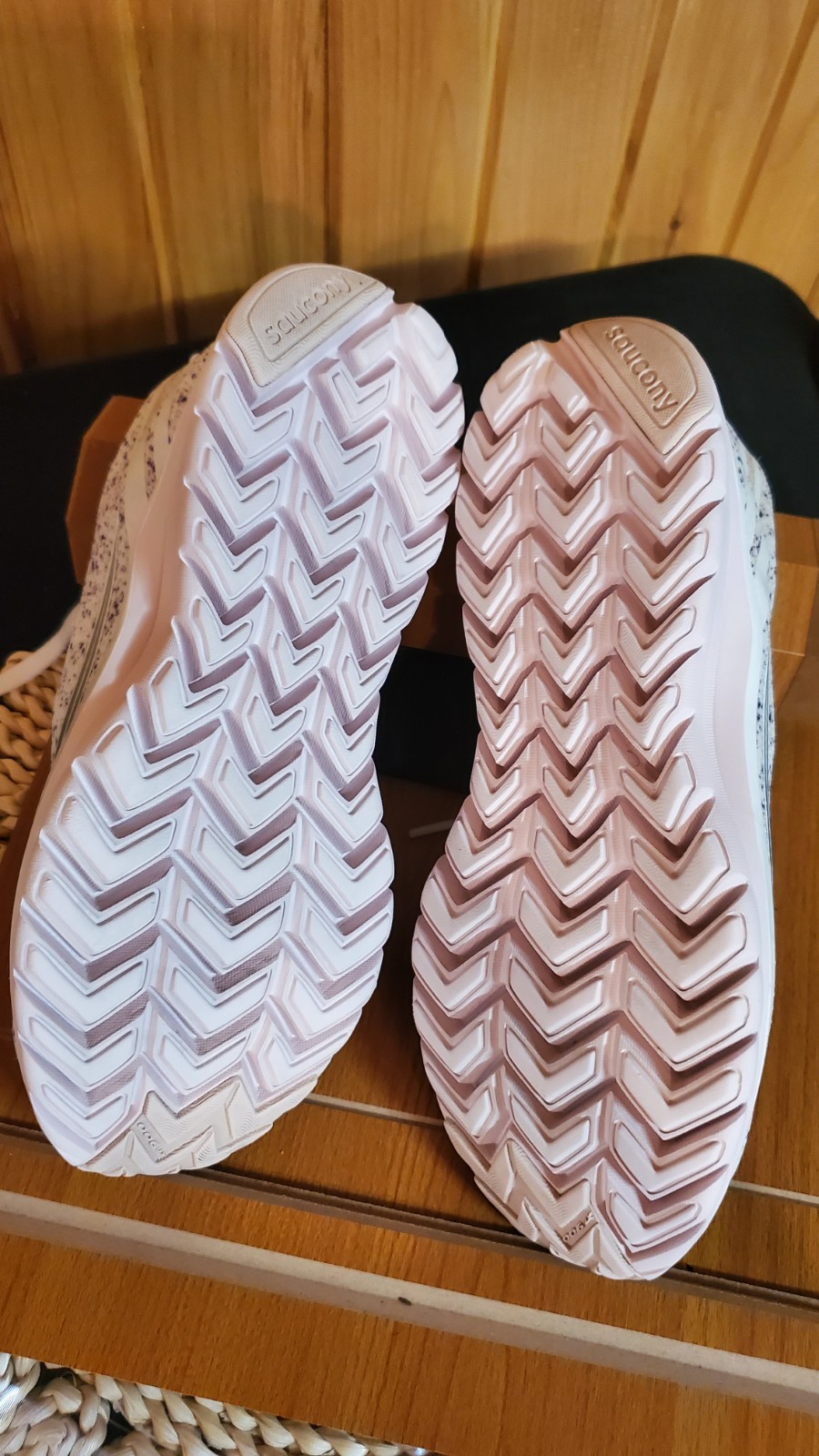 Saucony Liteform Feel Size 7 Cute Women’s Running Shoes White Pink S30008-4