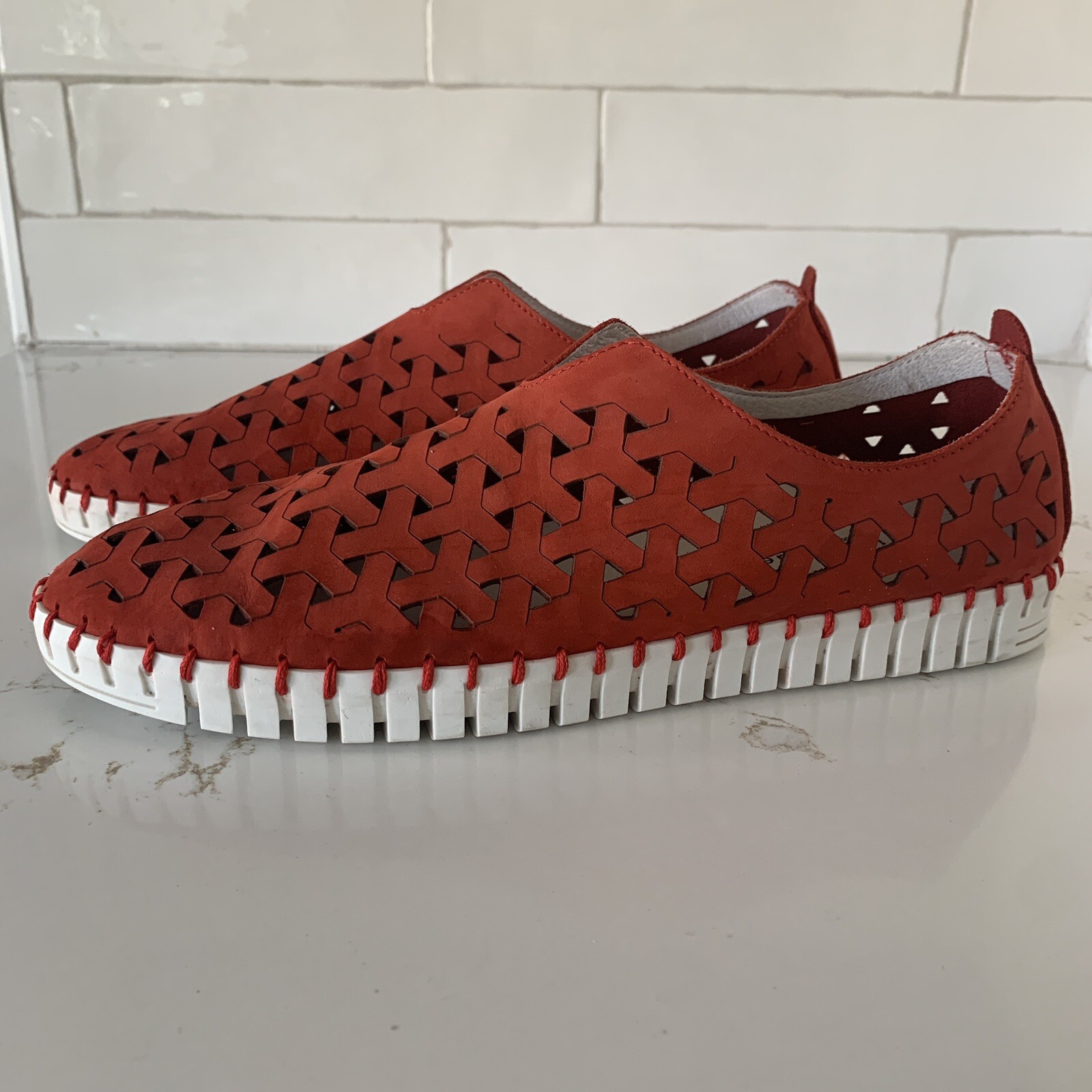 Eric Michael Red Inez Nubuk Leather Shoes Womens 9.5 EU 41 Cutout Slip On Flats
