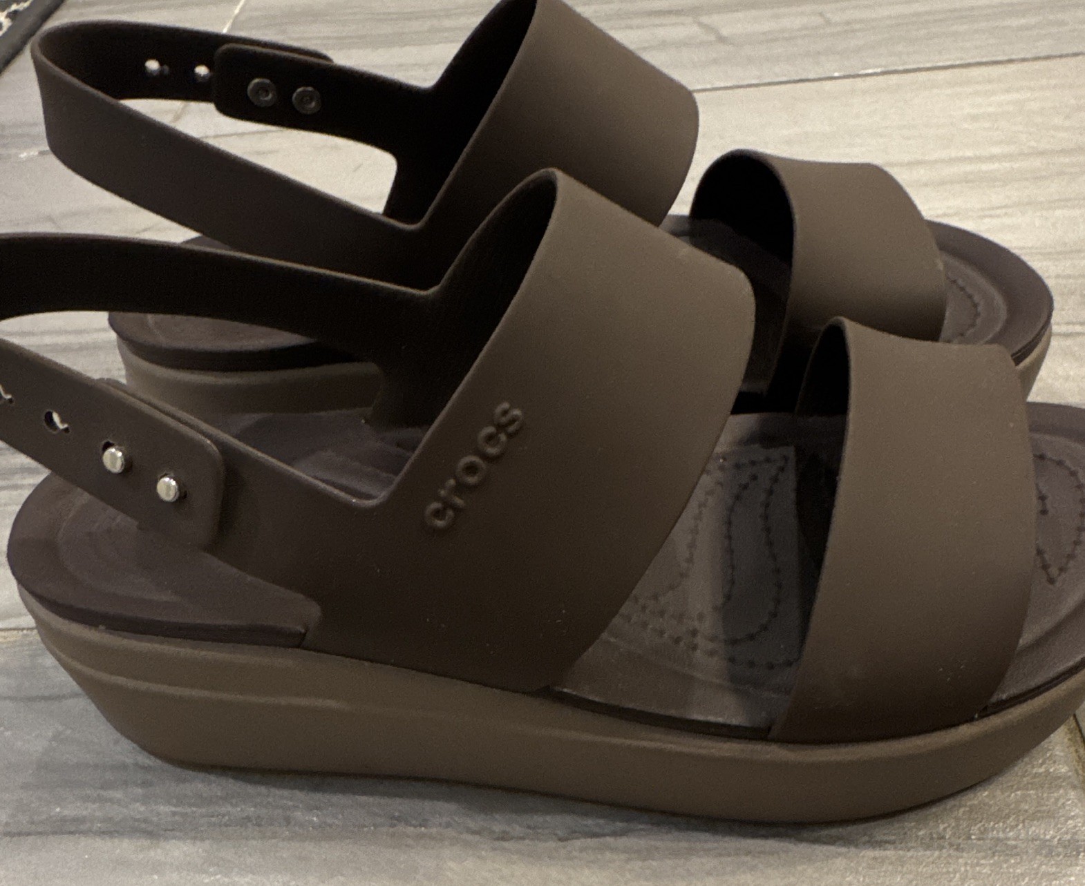 Crocs Women’s Brown Strappy Wedge Buckle Adjustable Ankle Strap Sandals US 8 –