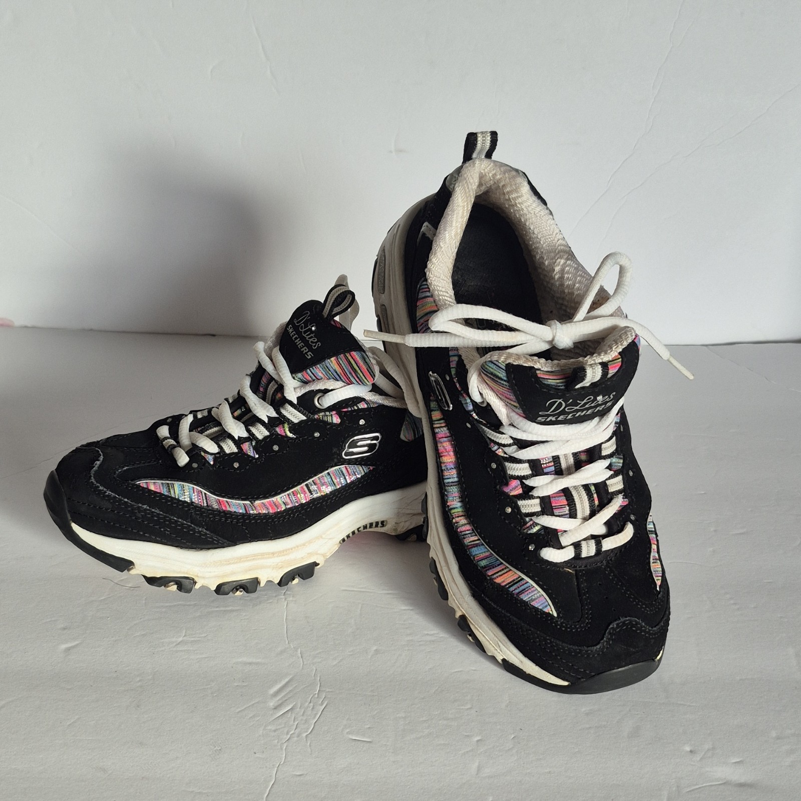 SKECHERS D’Lites Women’s Low Top Sneaker Black/Multicolor Striped Lace-Up