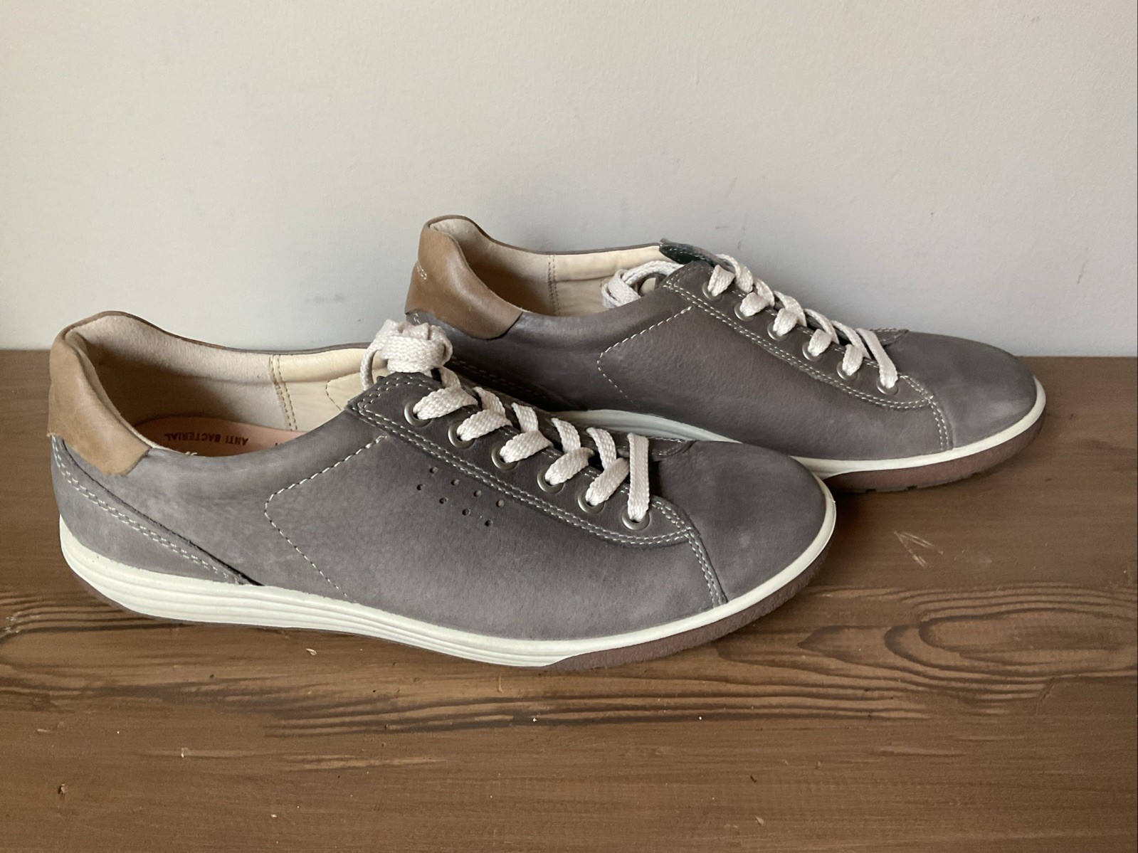 Ecco Soft Sneakers Walking Shoes Gray Leather Lace Up Women’s EU 40/US 9-9.5