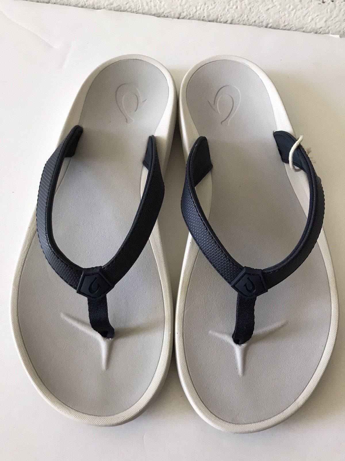WOMEN’S OLUKAI PI’OE TRENCH BLUE/MIST GREY FLIP FLOP BEACH/POOL SANDALS 9 NWT