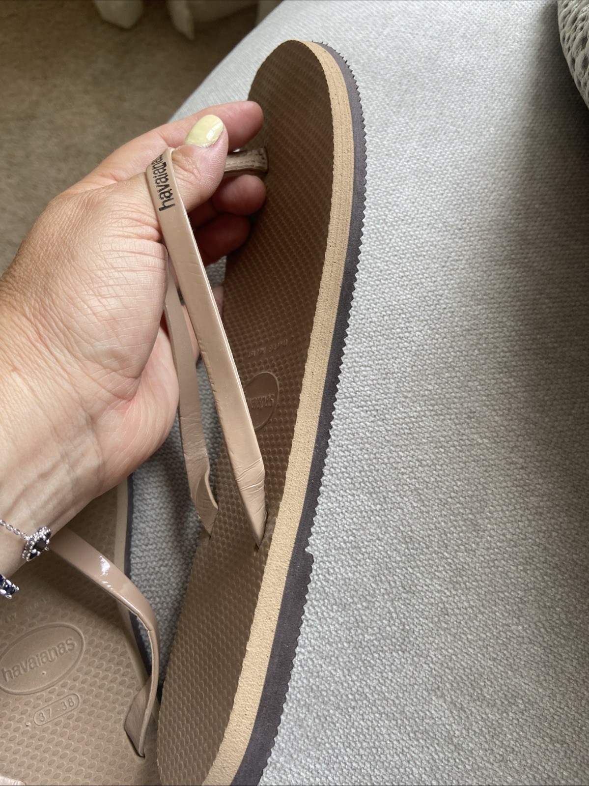 Havaianas Beige Leather Women Sandals Flip Flops Rubber Beach Size 7/8